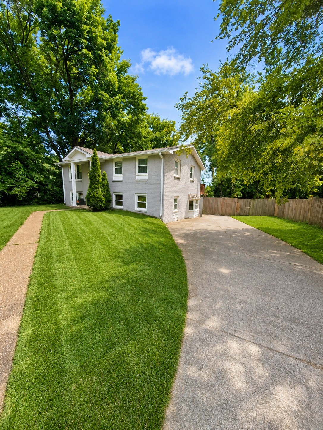 102 Moyna Dr Property Photo 1