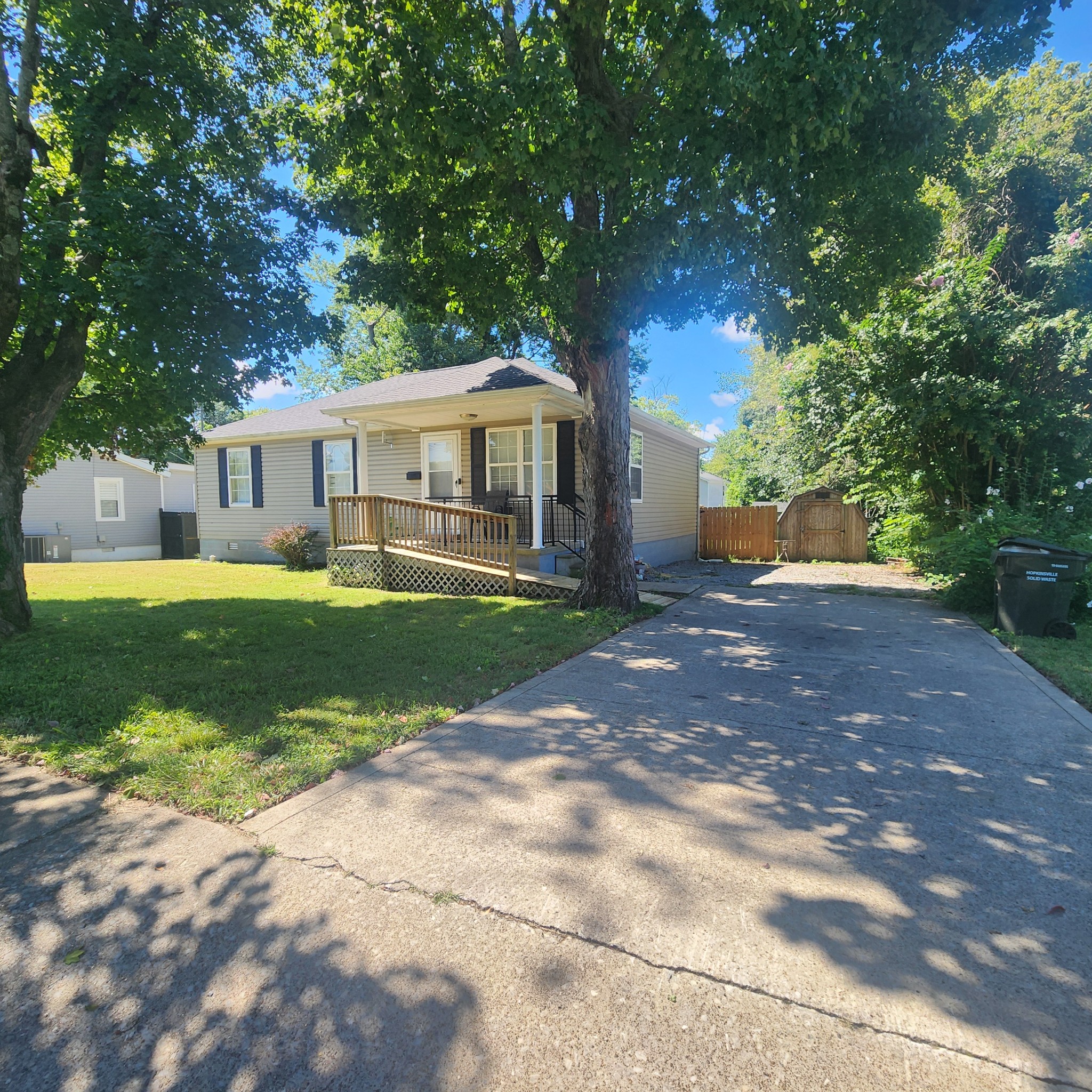 805 E 1st St Property Photo 2