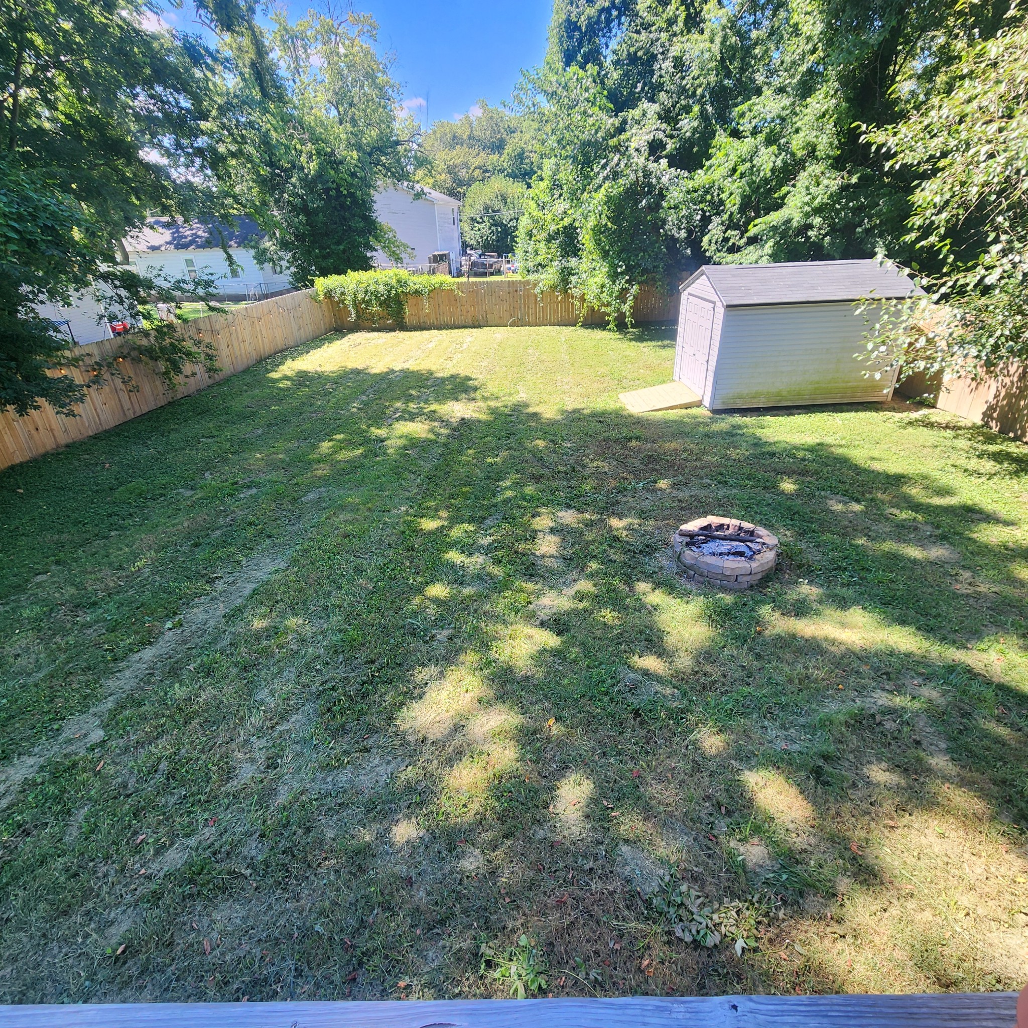 805 E 1st St Property Photo 10