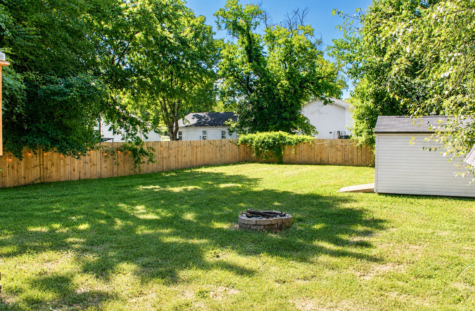 805 E 1st St Property Photo 12