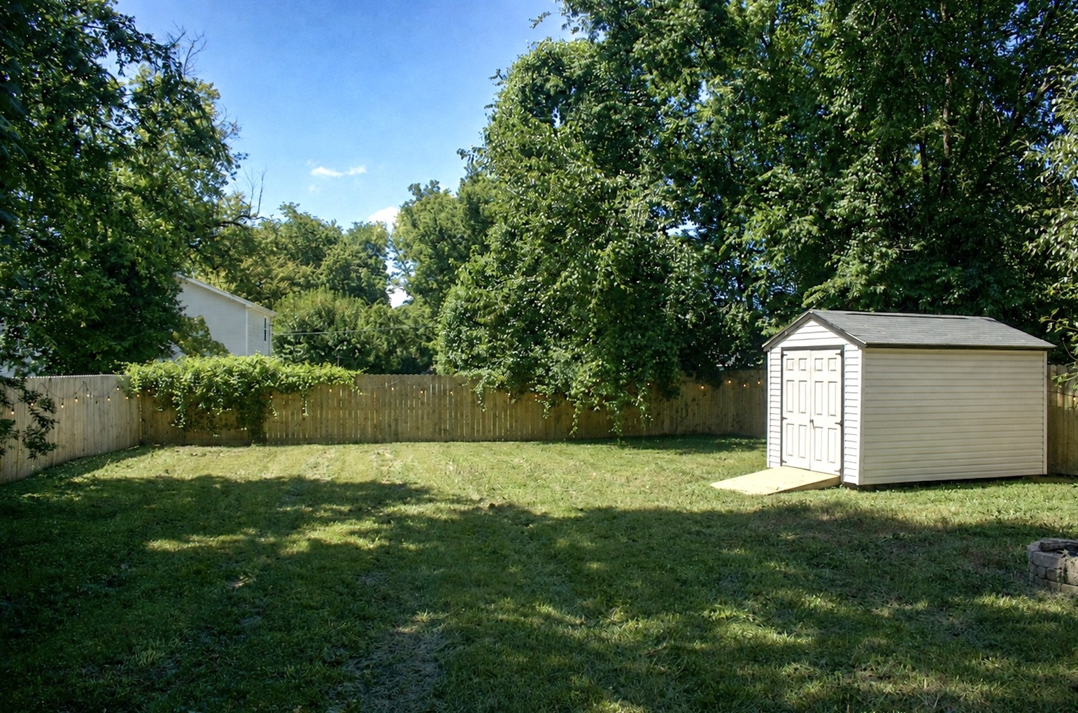 805 E 1st St Property Photo 13