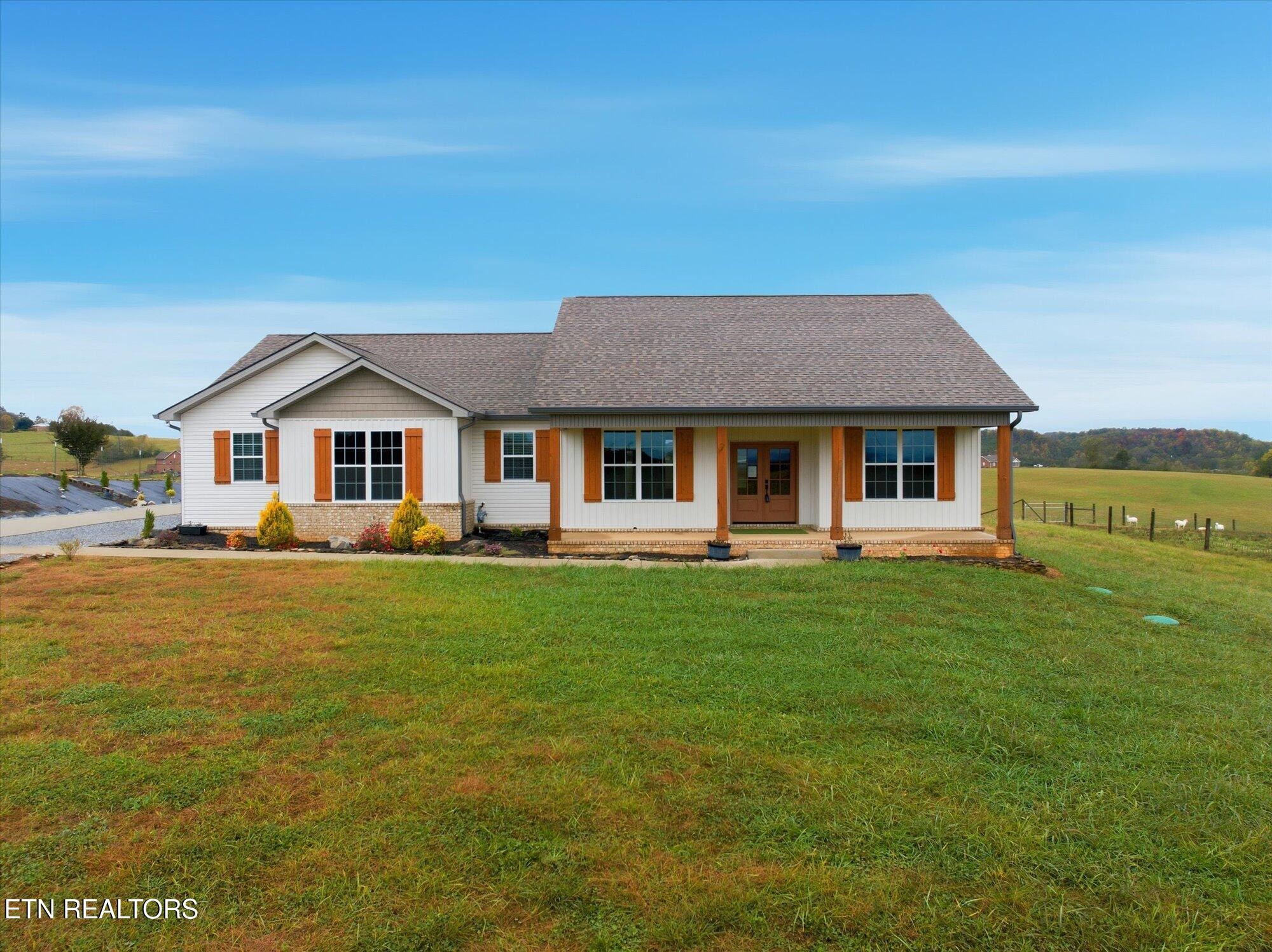 758 Lakeside Rd
