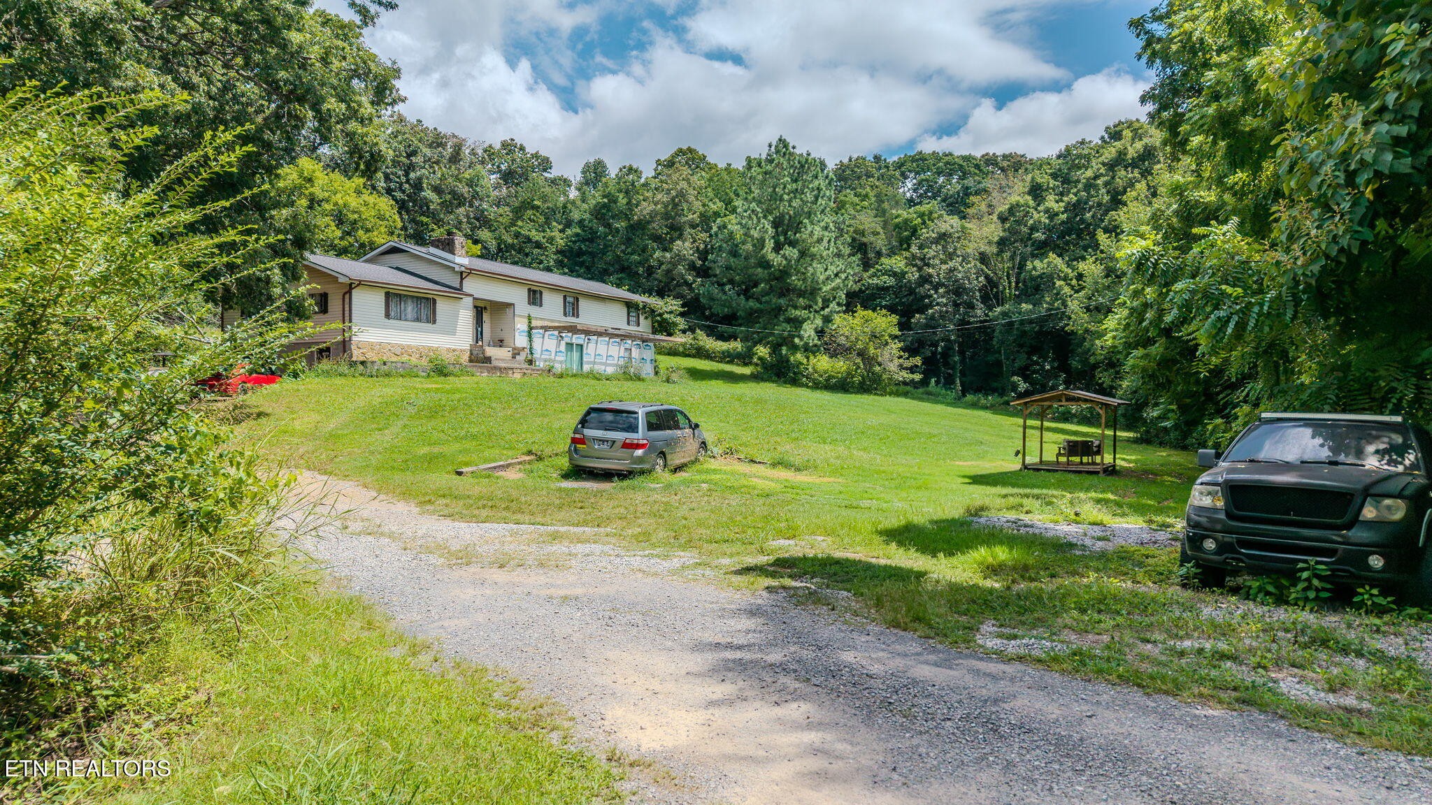 122 Piney Rd Property Photo 1