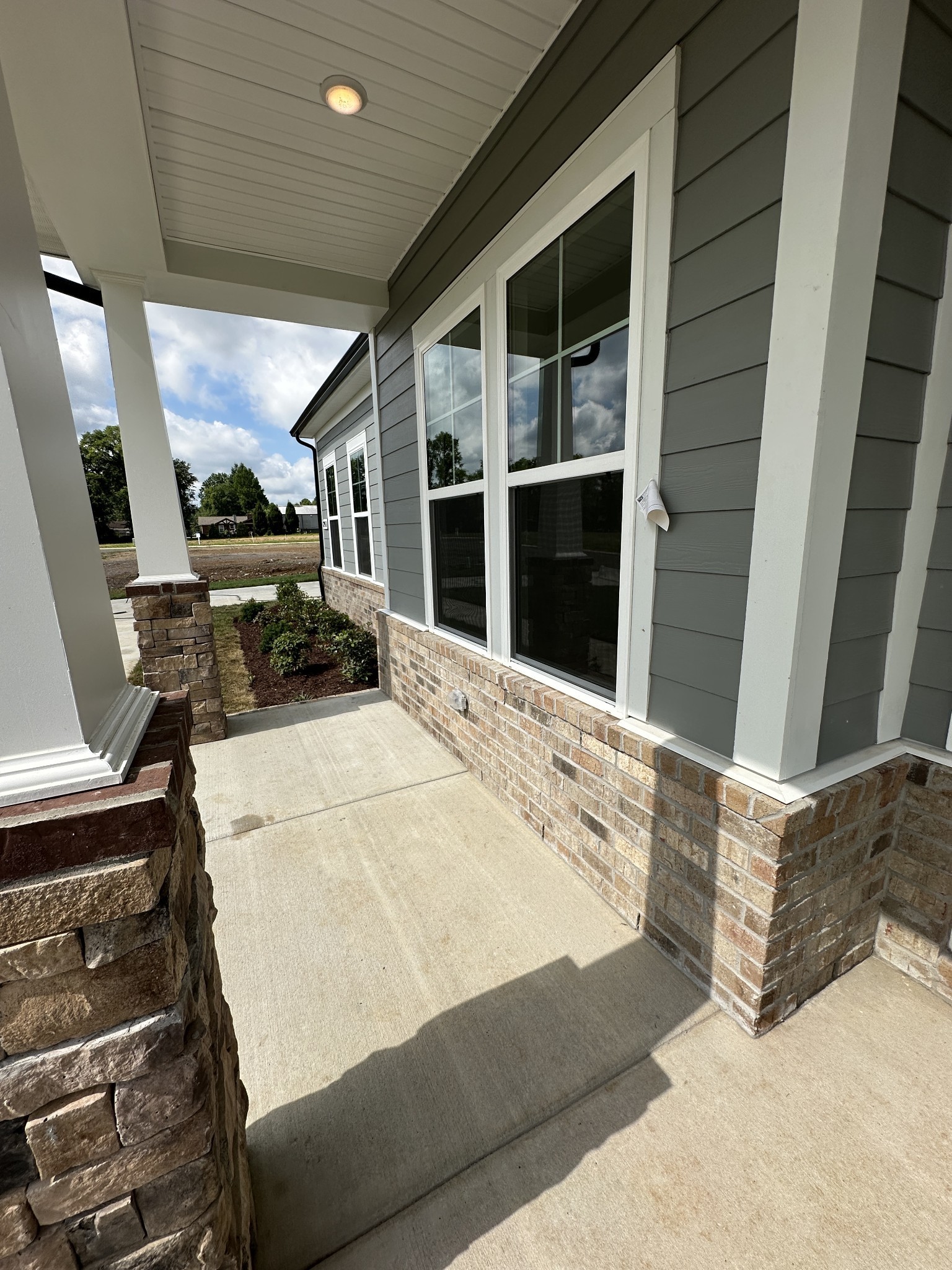 2906 Chetco Way Property Photo 4