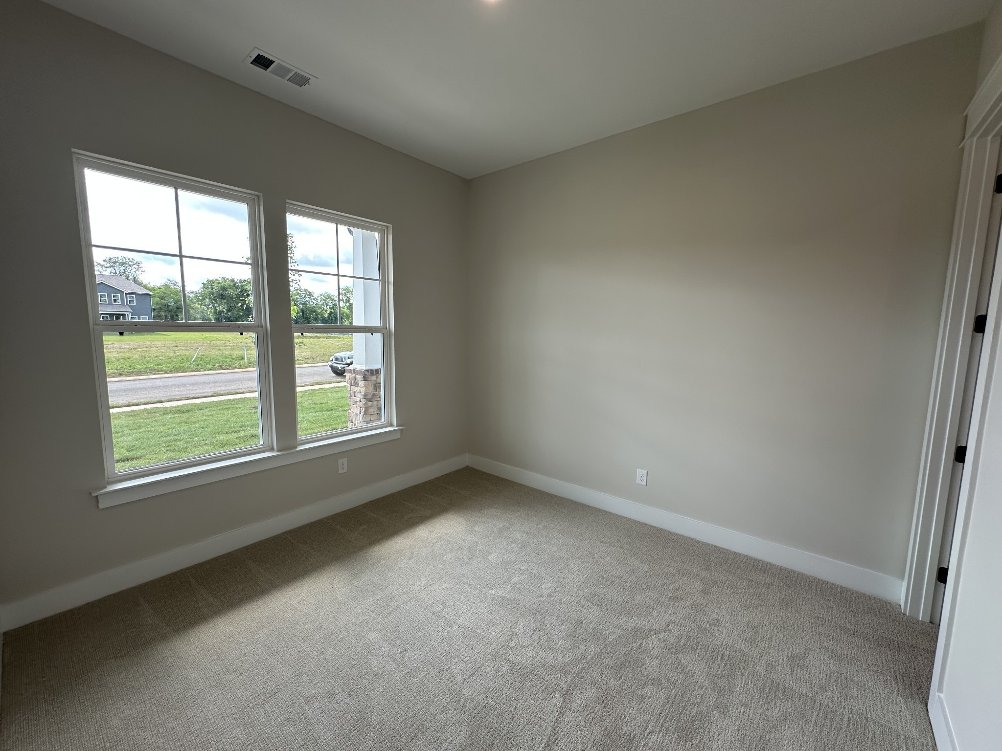2906 Chetco Way Property Photo 8