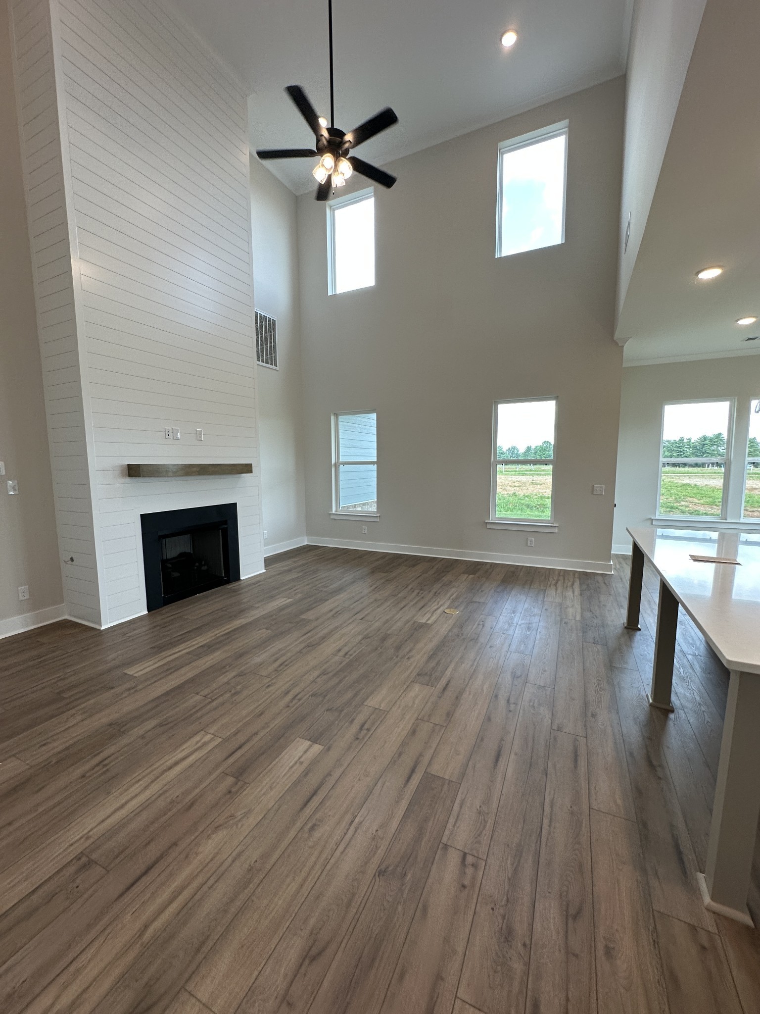 2906 Chetco Way Property Photo 11