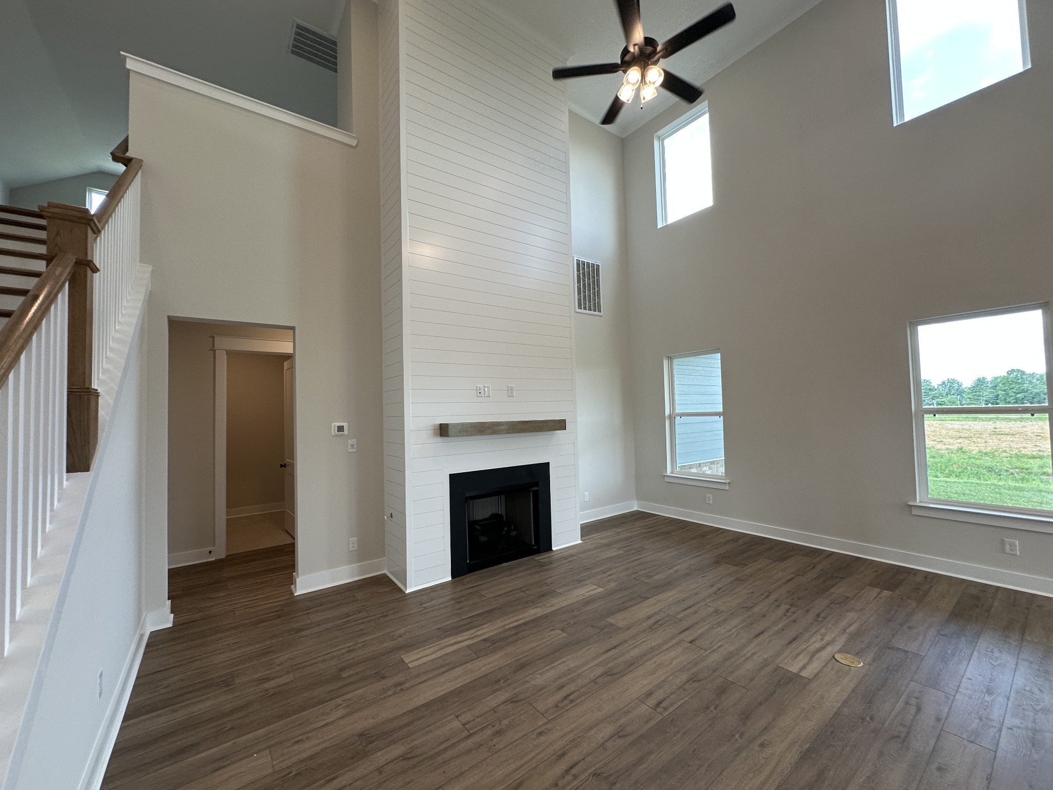 2906 Chetco Way Property Photo 12