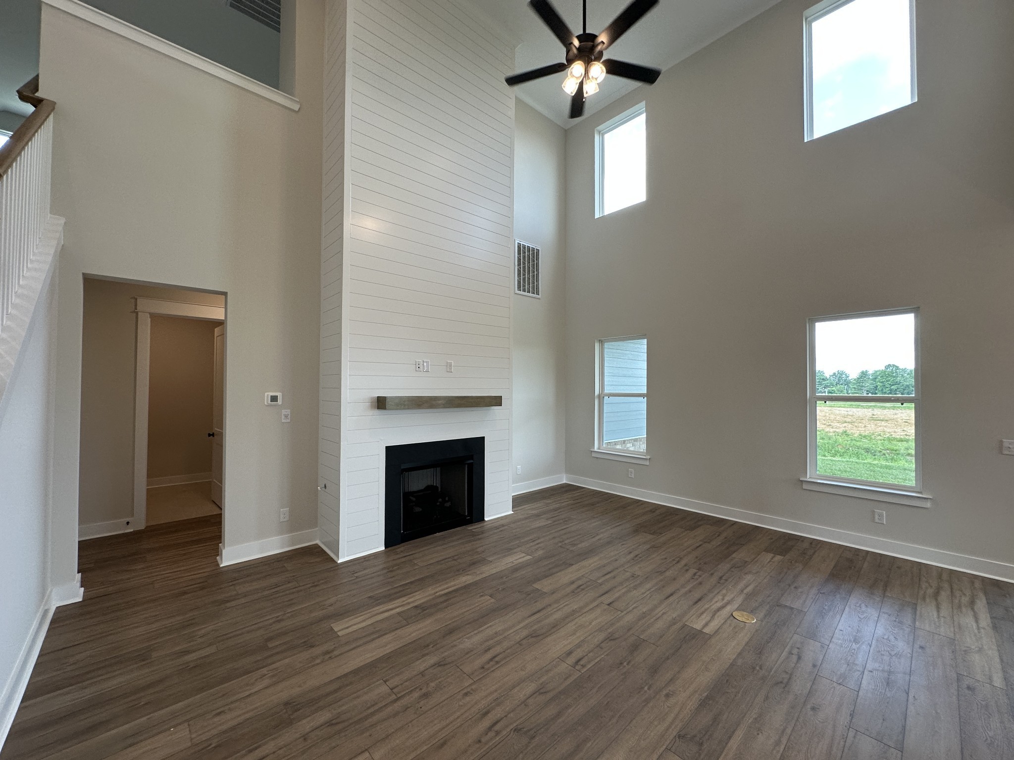 2906 Chetco Way Property Photo 13