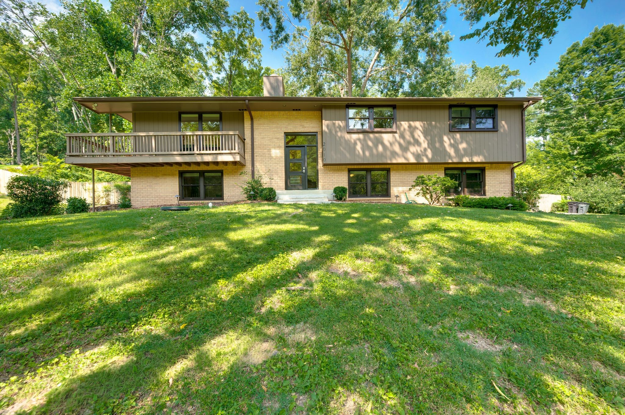 2010 Sunny Side Dr Property Photo 1
