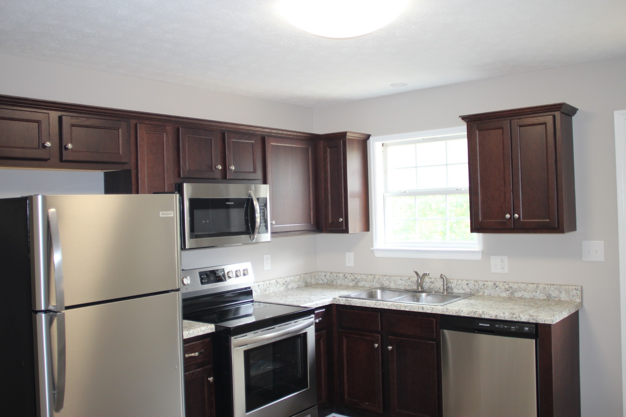 111 Winding Way Property Photo 3