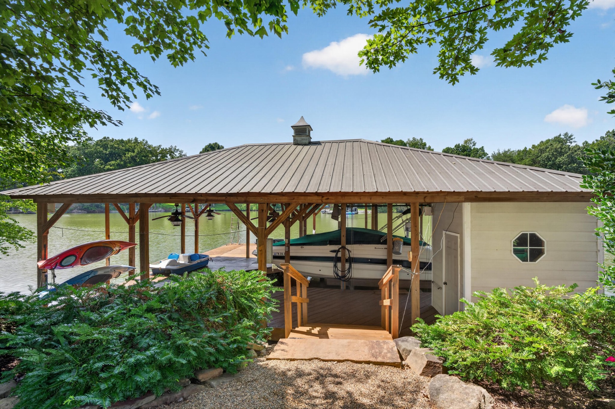186 Lakeview Cove Drive Property Photo 45