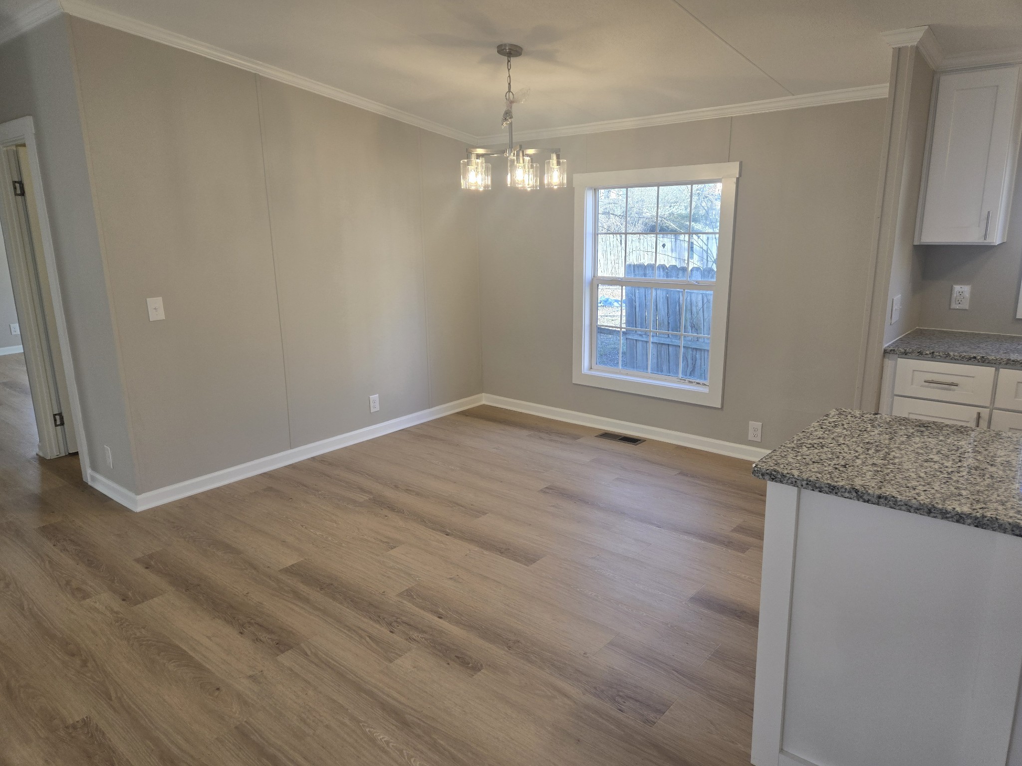 227 E Park Ave Property Photo 9