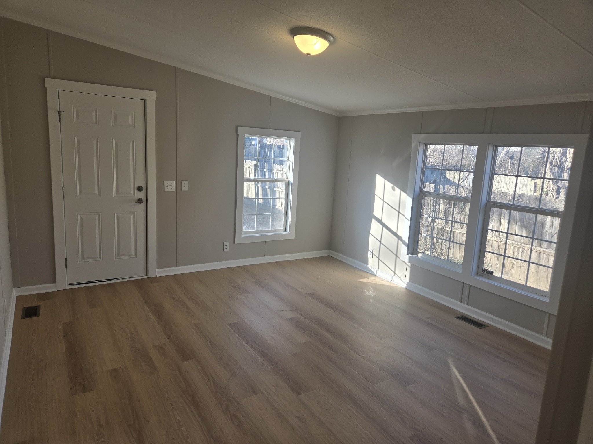 227 E Park Ave Property Photo 10