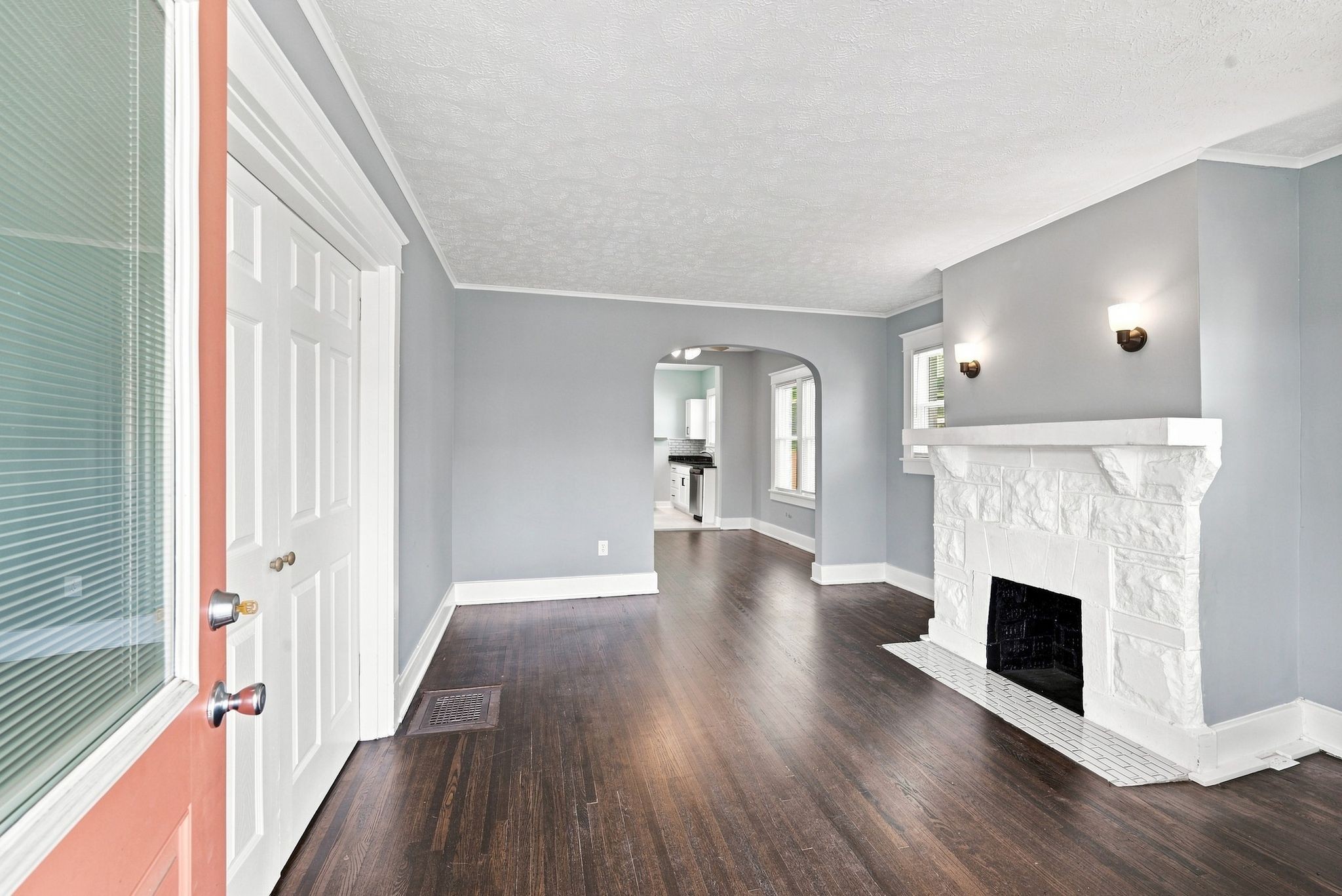 1072a Zophi St Property Photo 6
