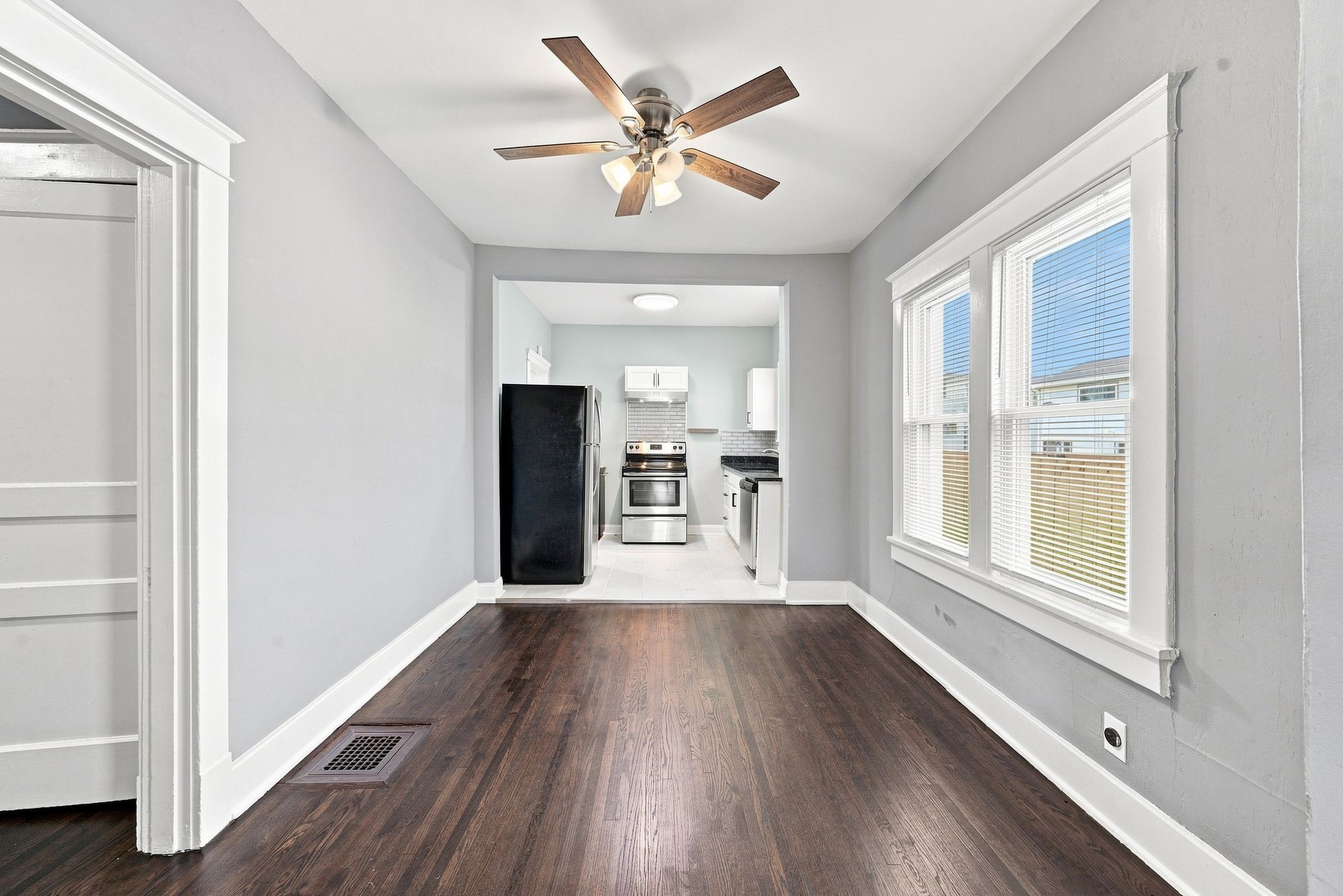 1072a Zophi St Property Photo 9