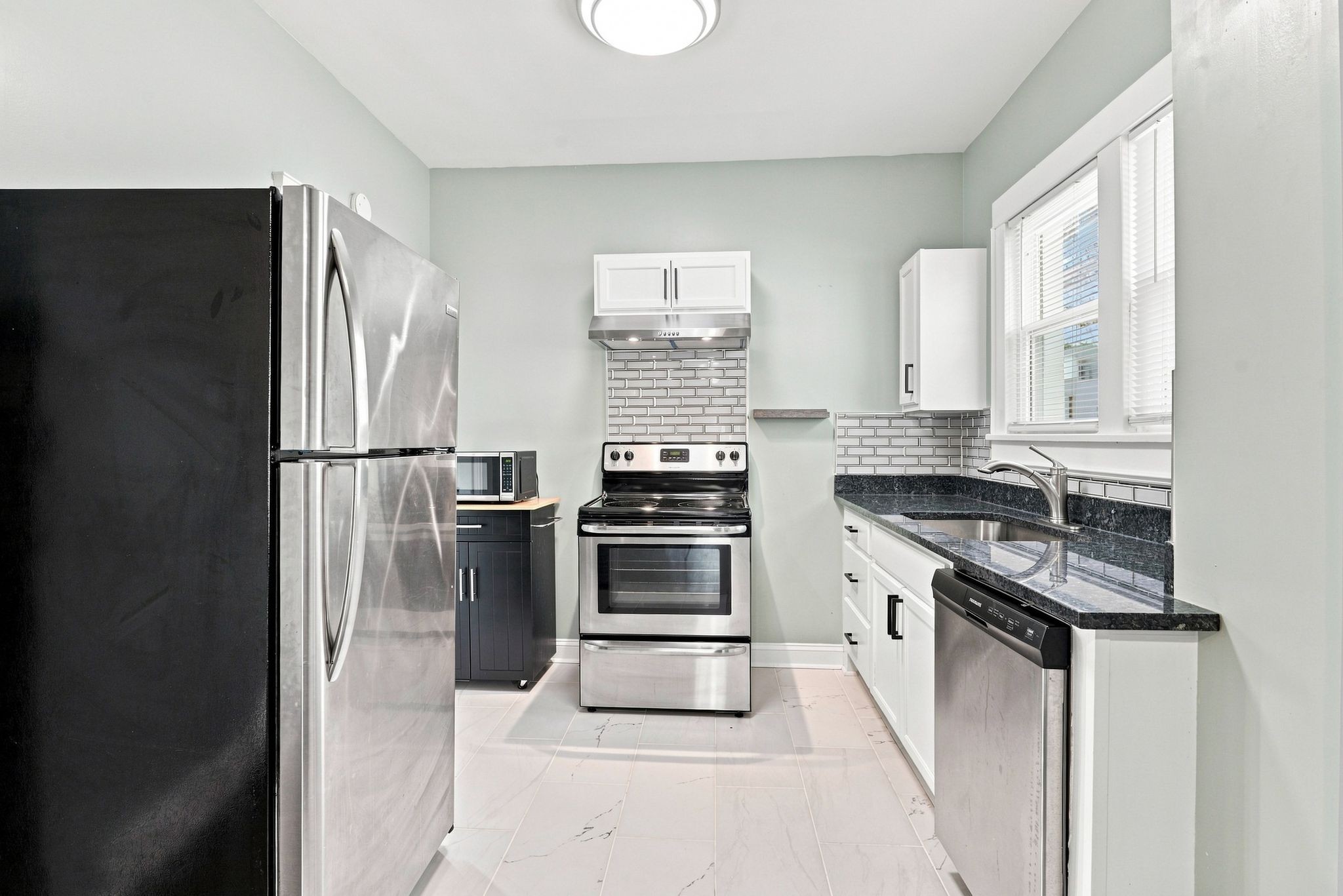 1072a Zophi St Property Photo 10