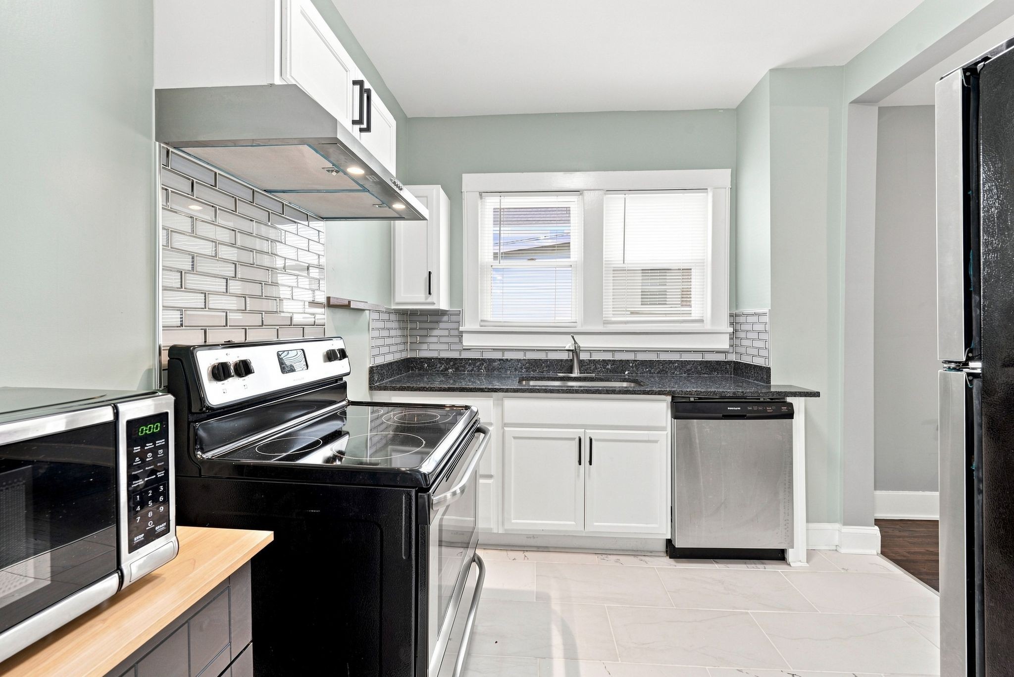 1072a Zophi St Property Photo 11