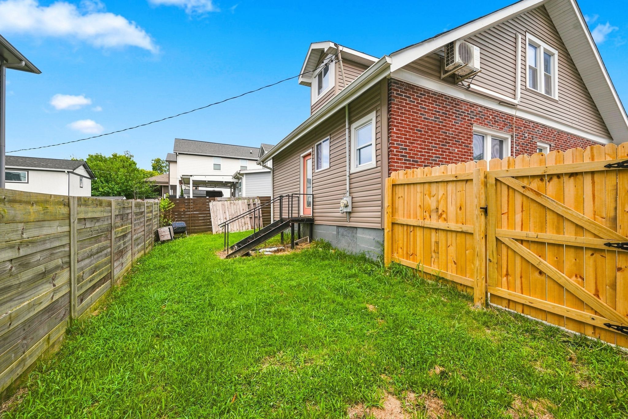 1072a Zophi St Property Photo 26