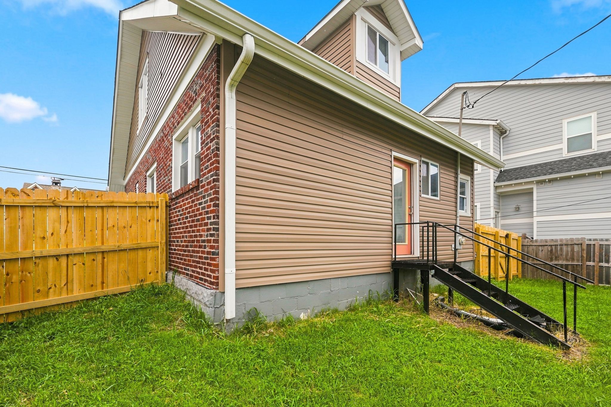 1072a Zophi St Property Photo 27
