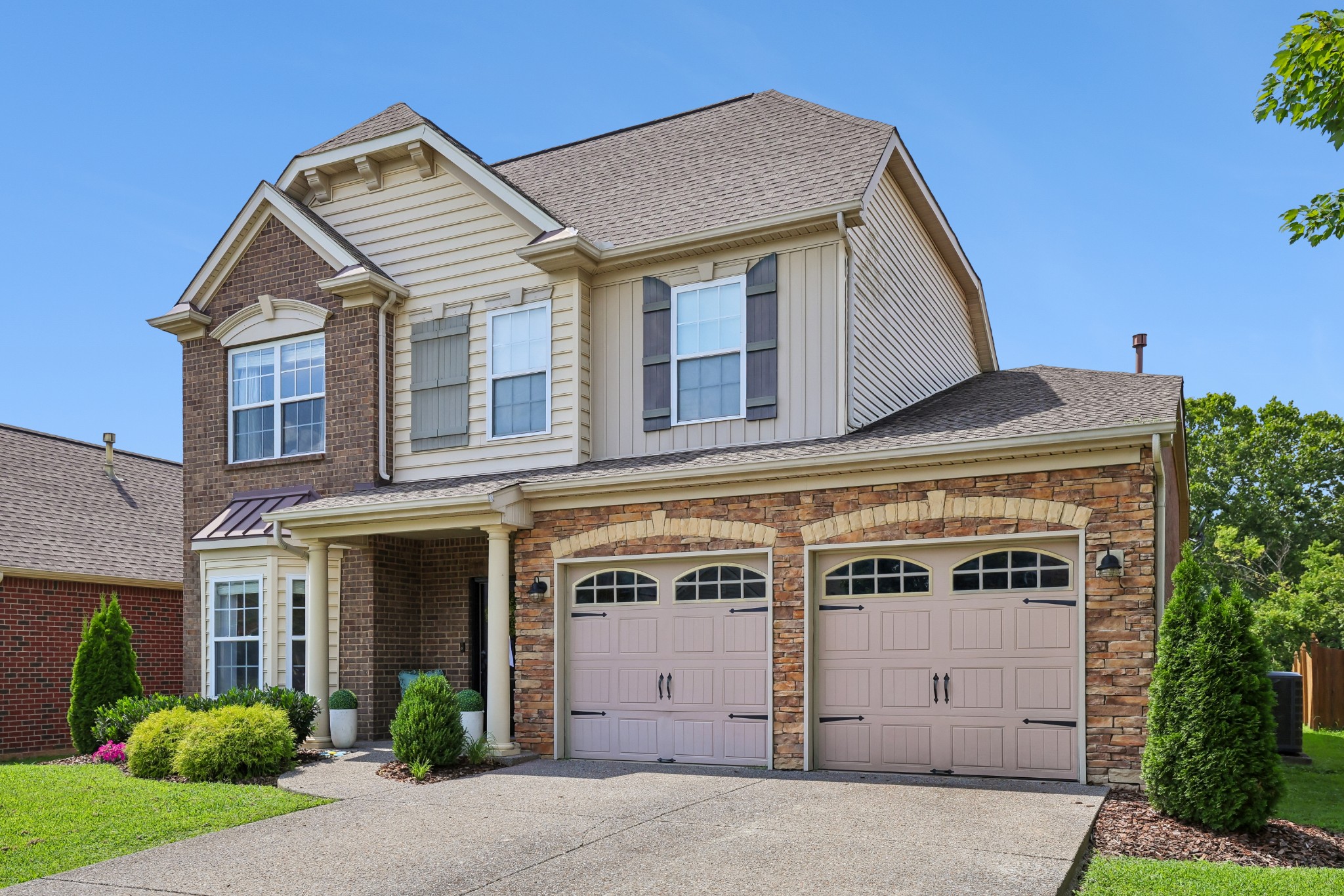 257 Meandering Dr Property Photo 1