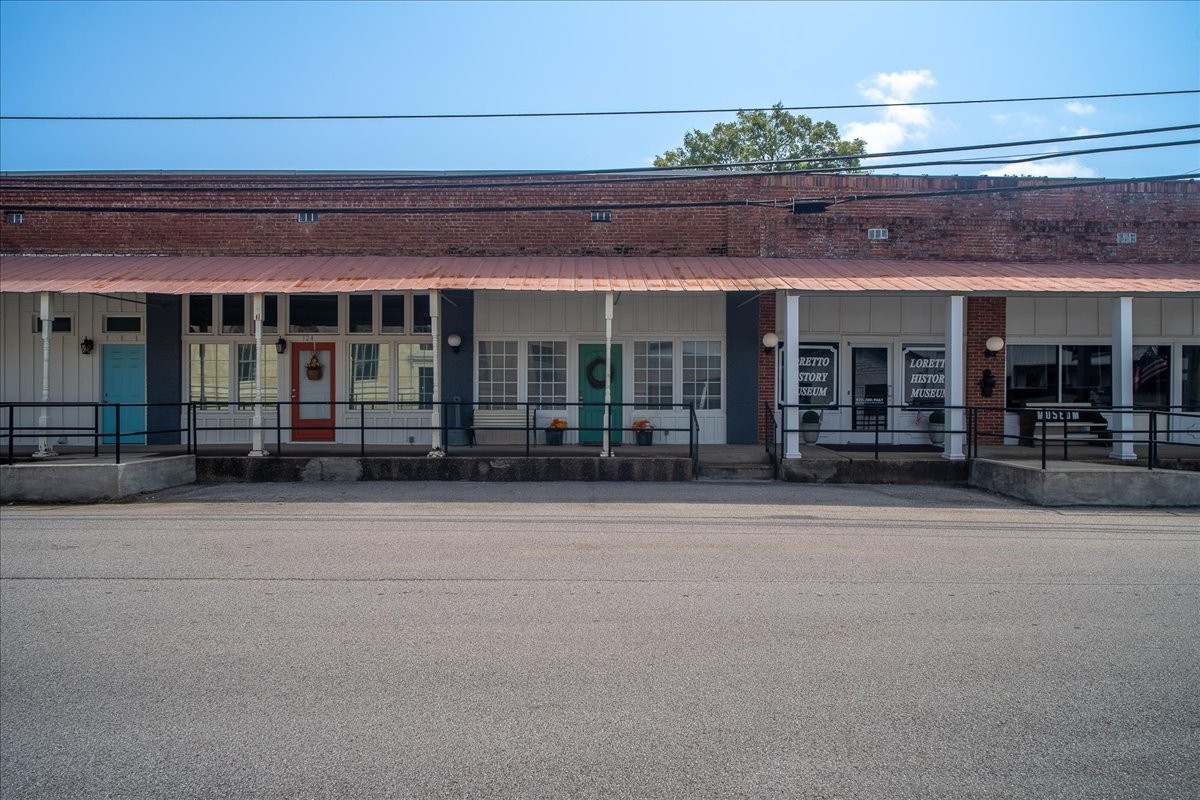 126 Main St Property Photo 1