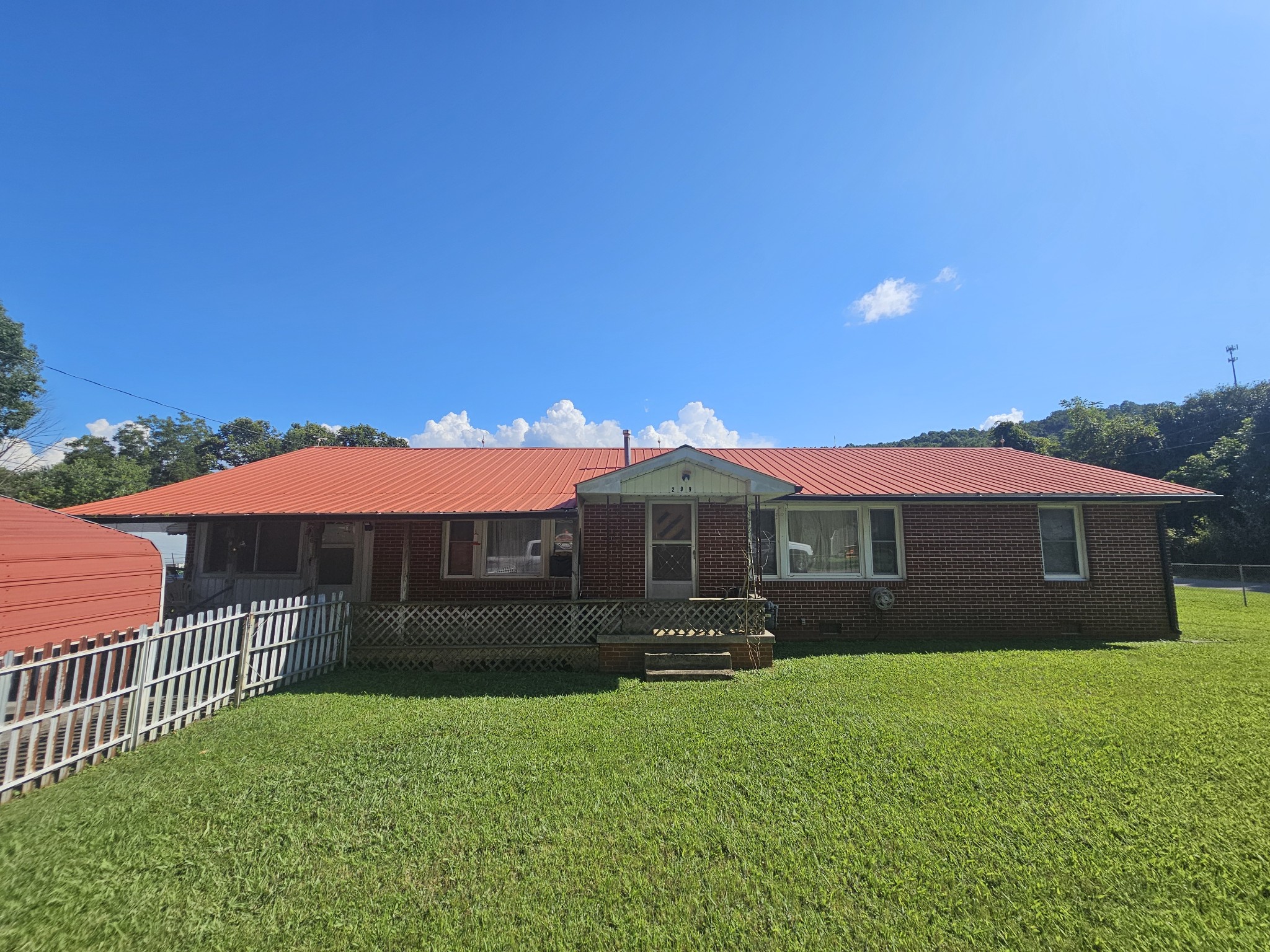 299 Mountain St Property Photo 1