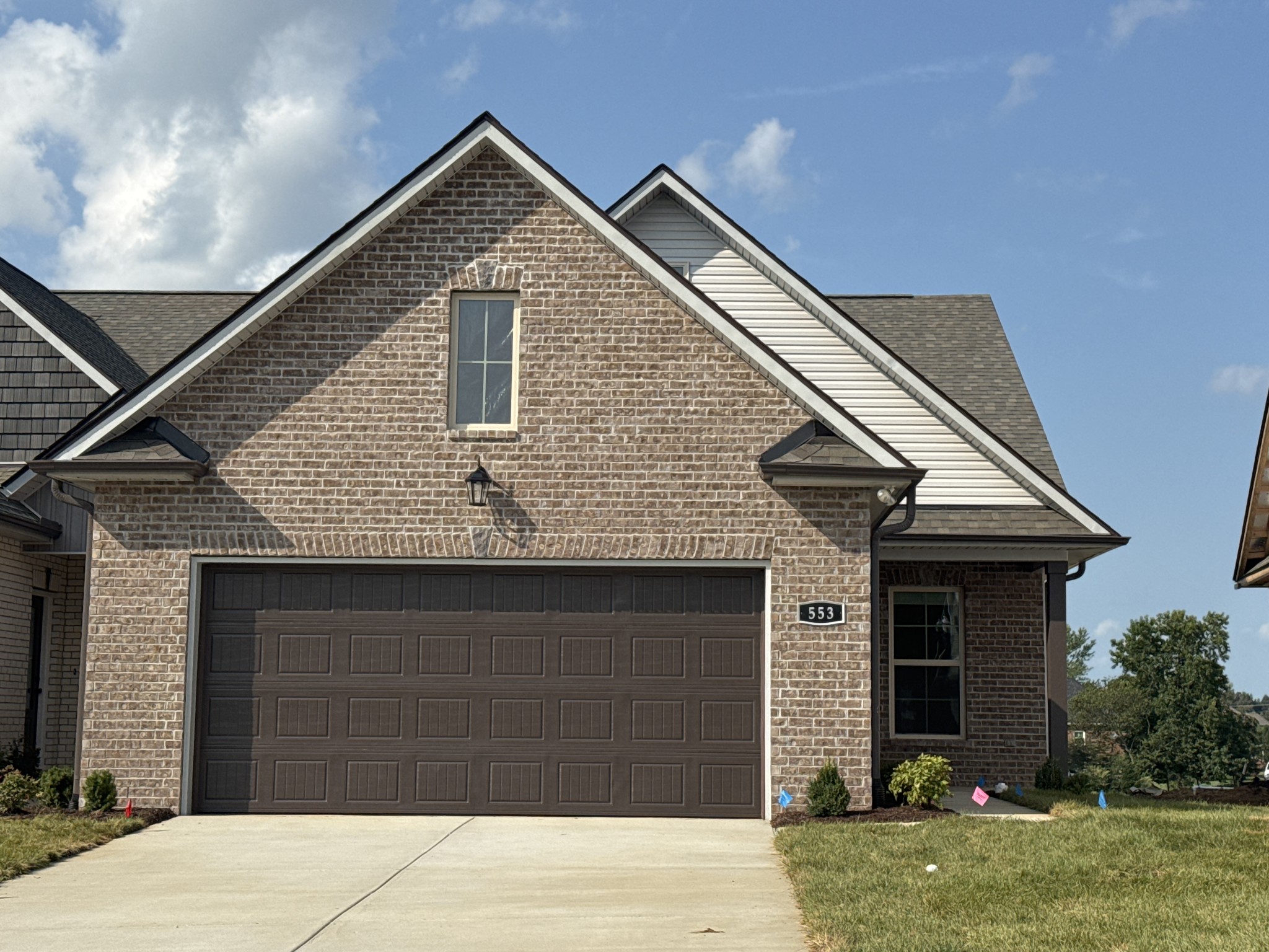 553 W Foxrun