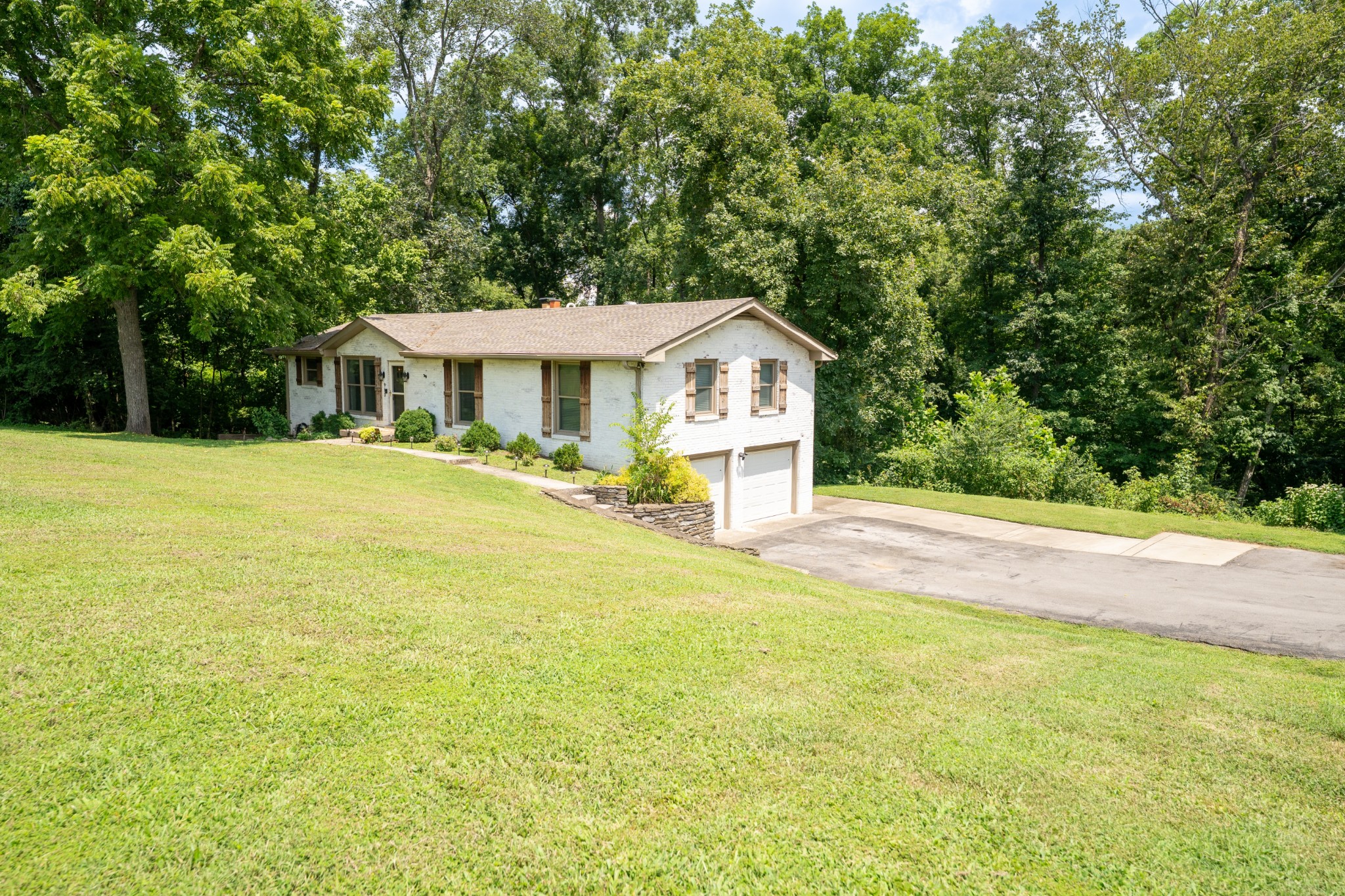 980 Vanderbilt Rd Property Photo 1