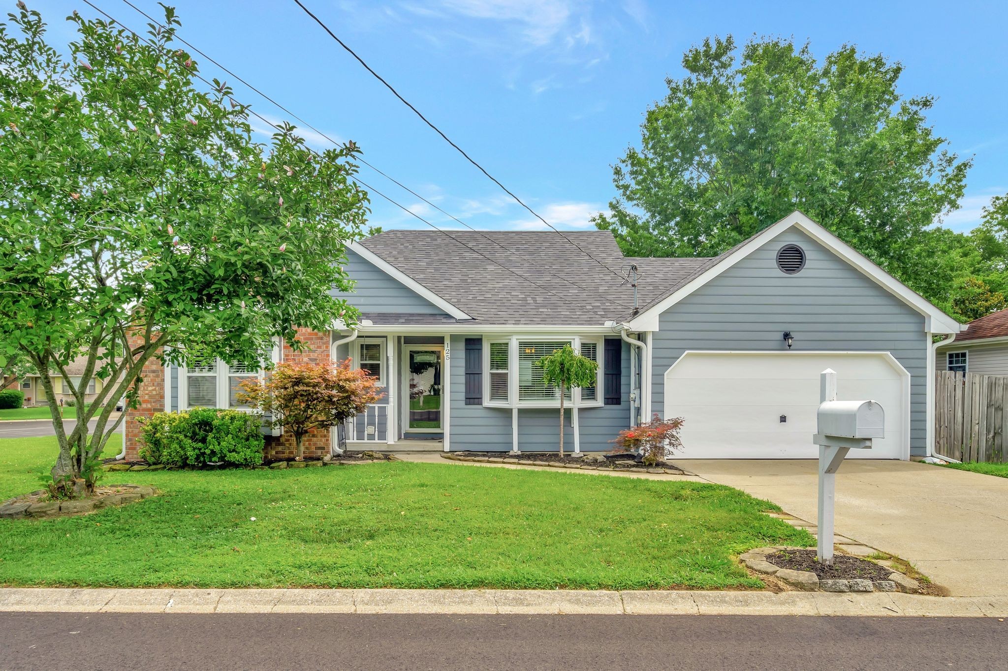 125 Agee Cir, E Property Photo 2