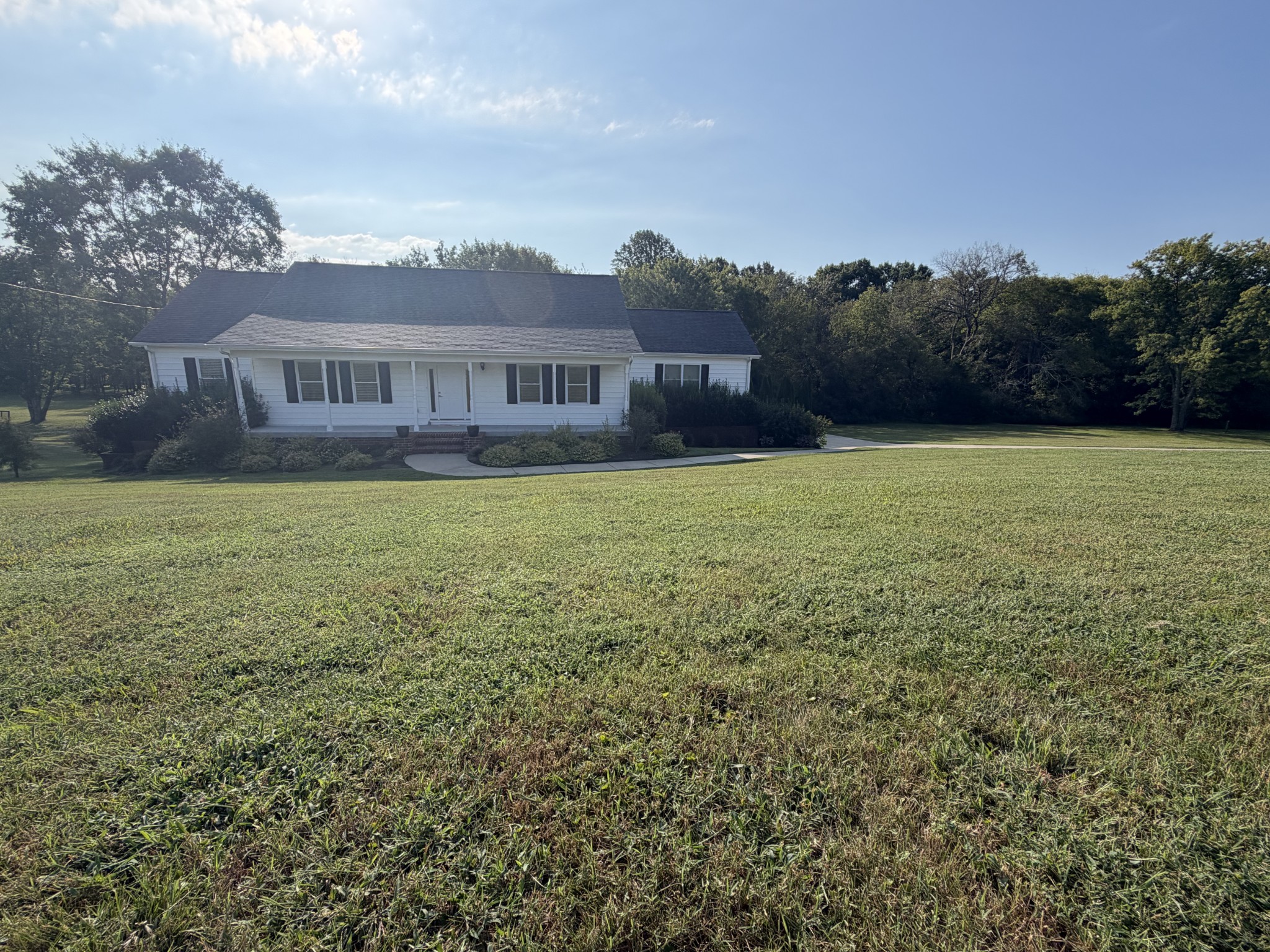 1909 Pointe Barton Dr Property Photo 1