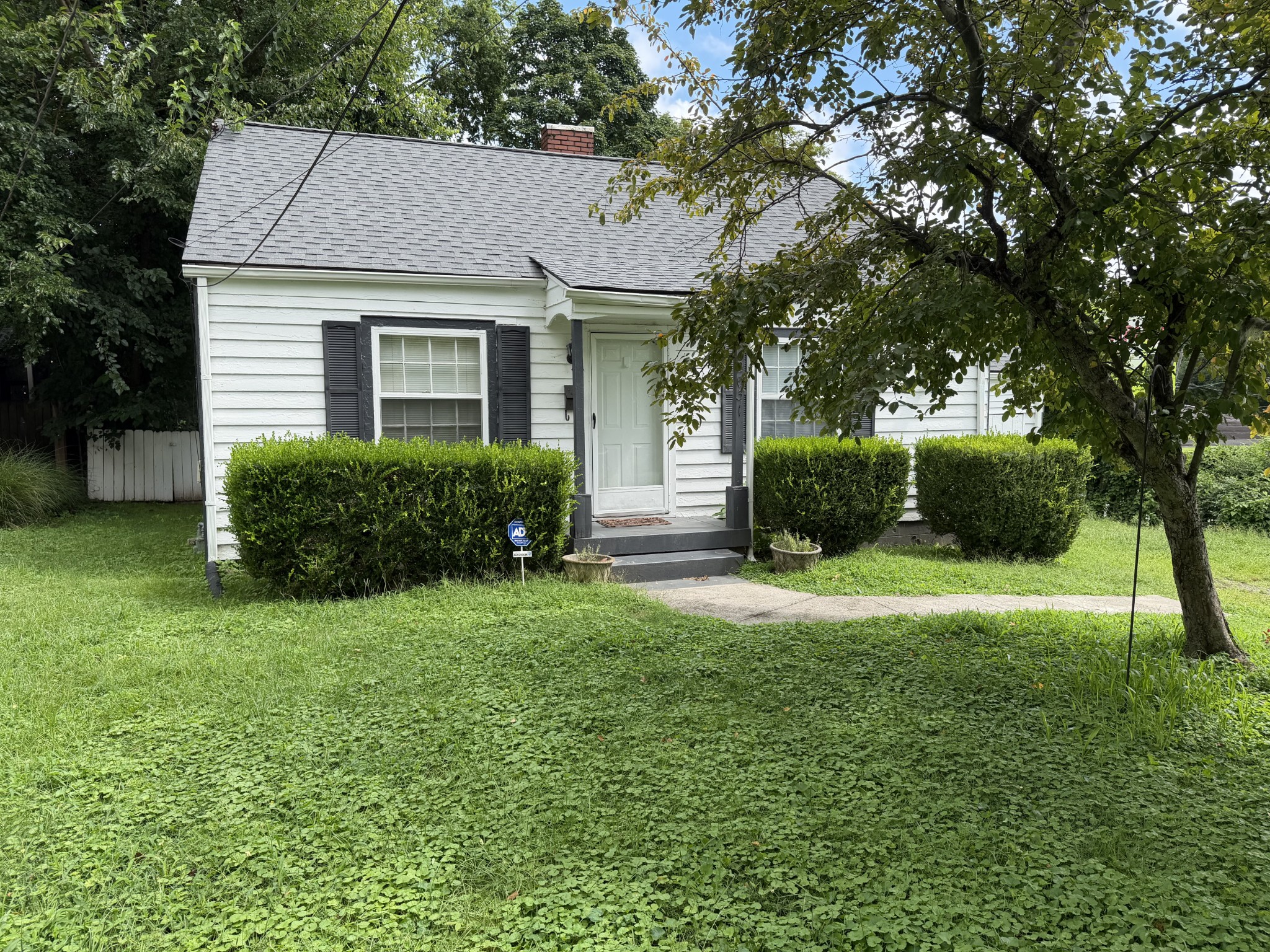 2031 Benjamin St Property Photo 1