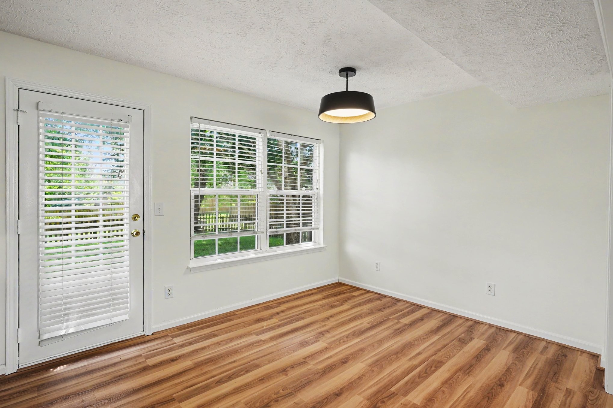 2117 Long Meadow Dr Property Photo 3