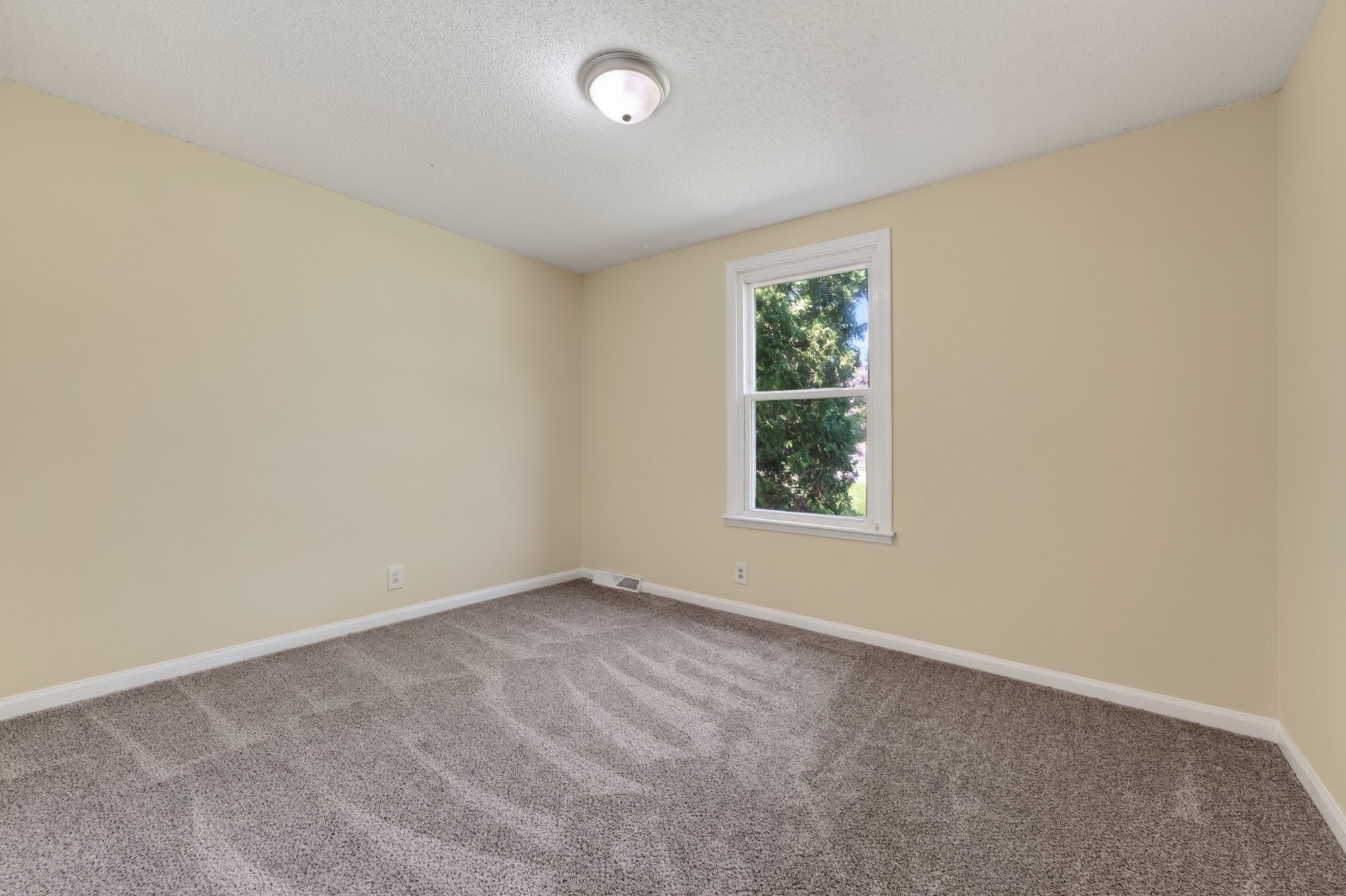 573 Waldorf Dr Property Photo 18