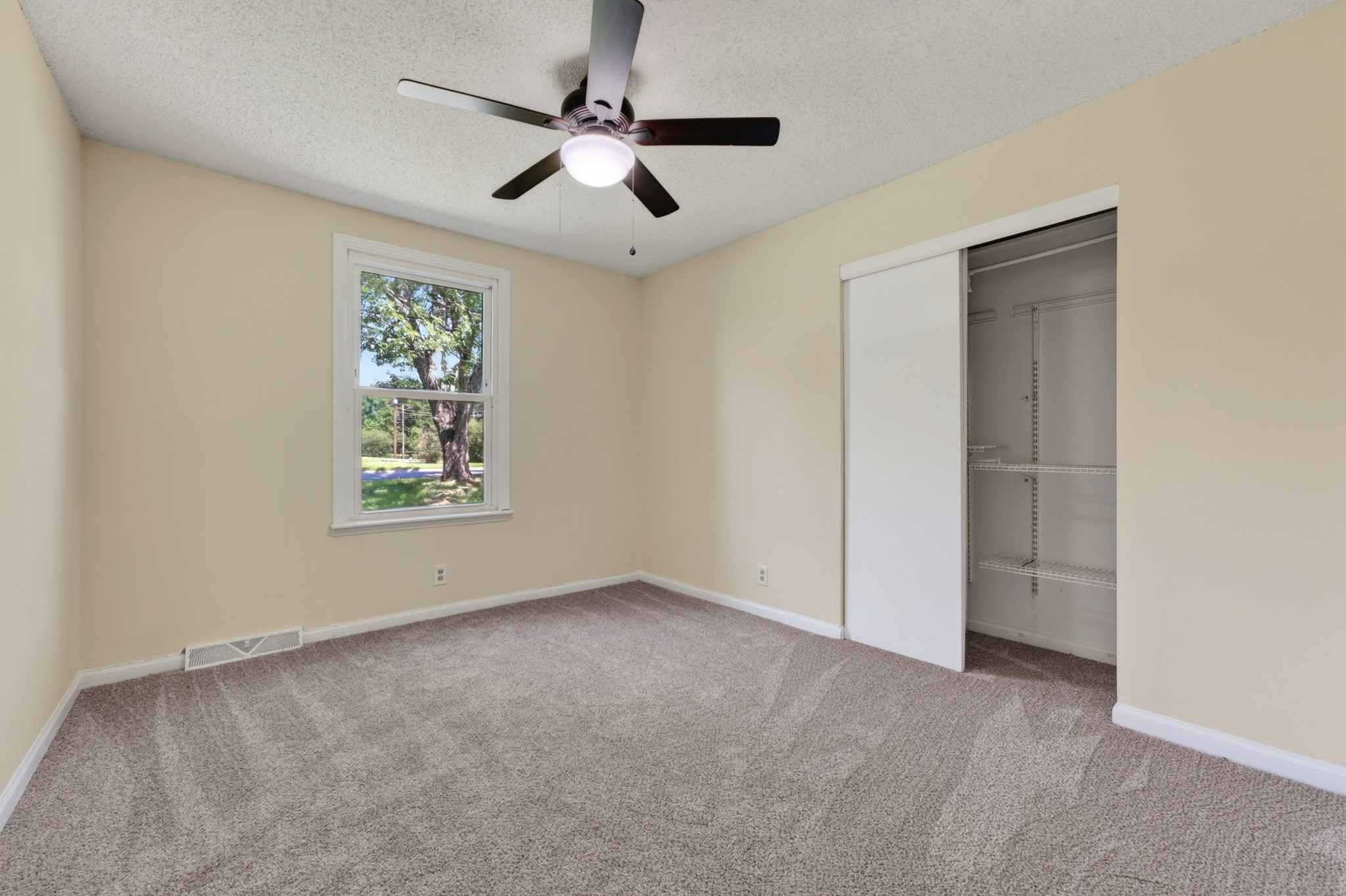 573 Waldorf Dr Property Photo 21
