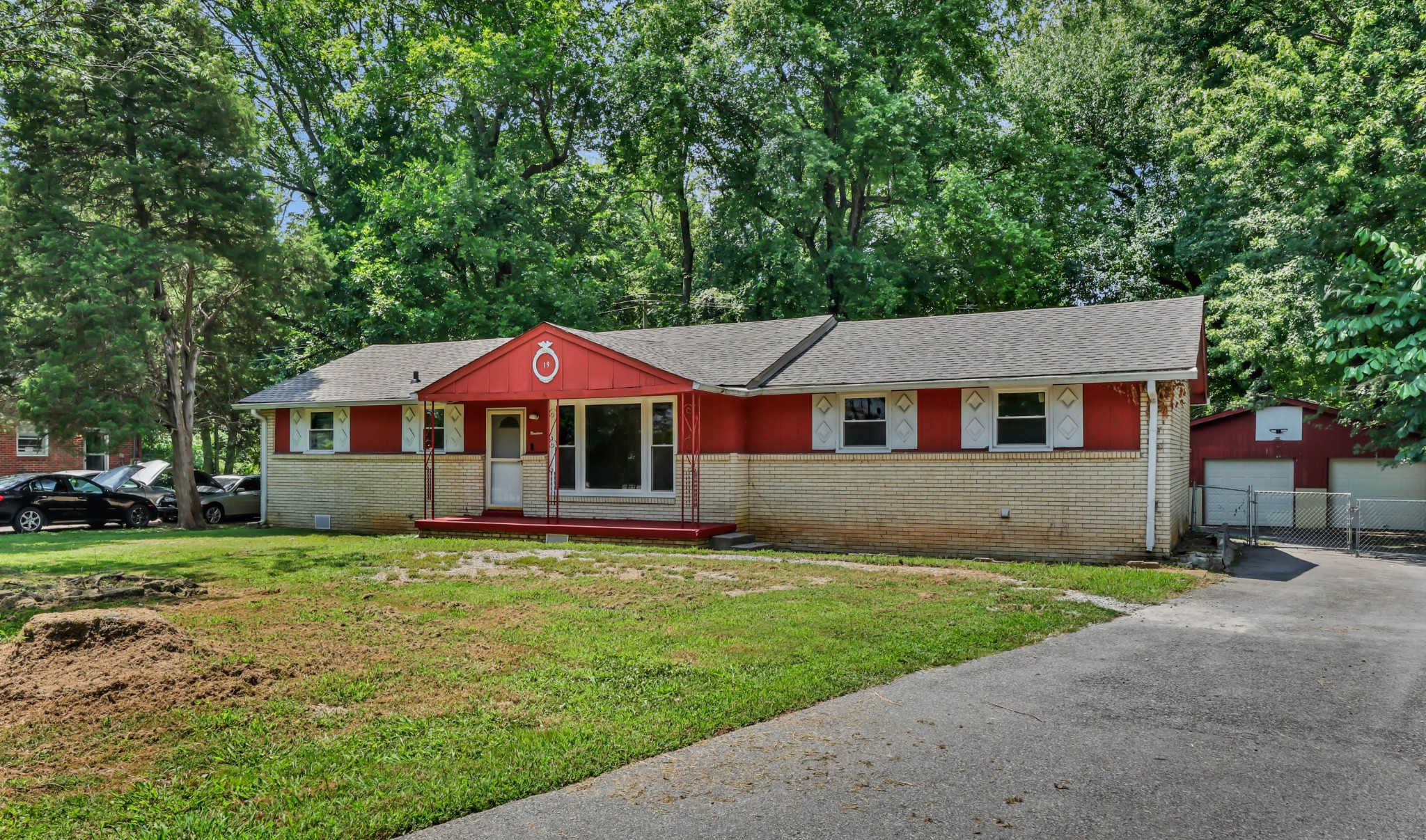 19 Charlemagne Blvd Property Photo 1