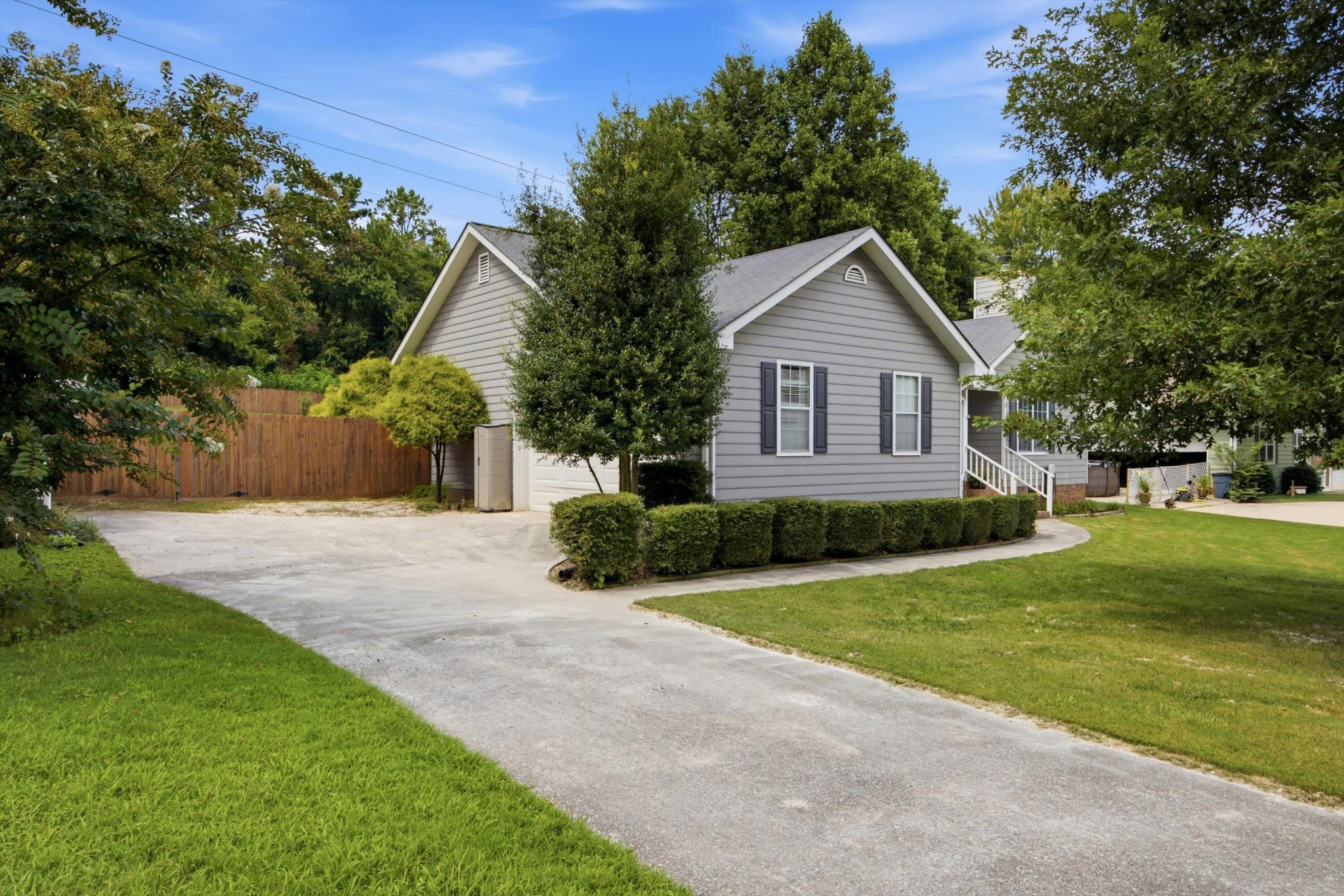 717 Ashbrook Drive Property Photo 4