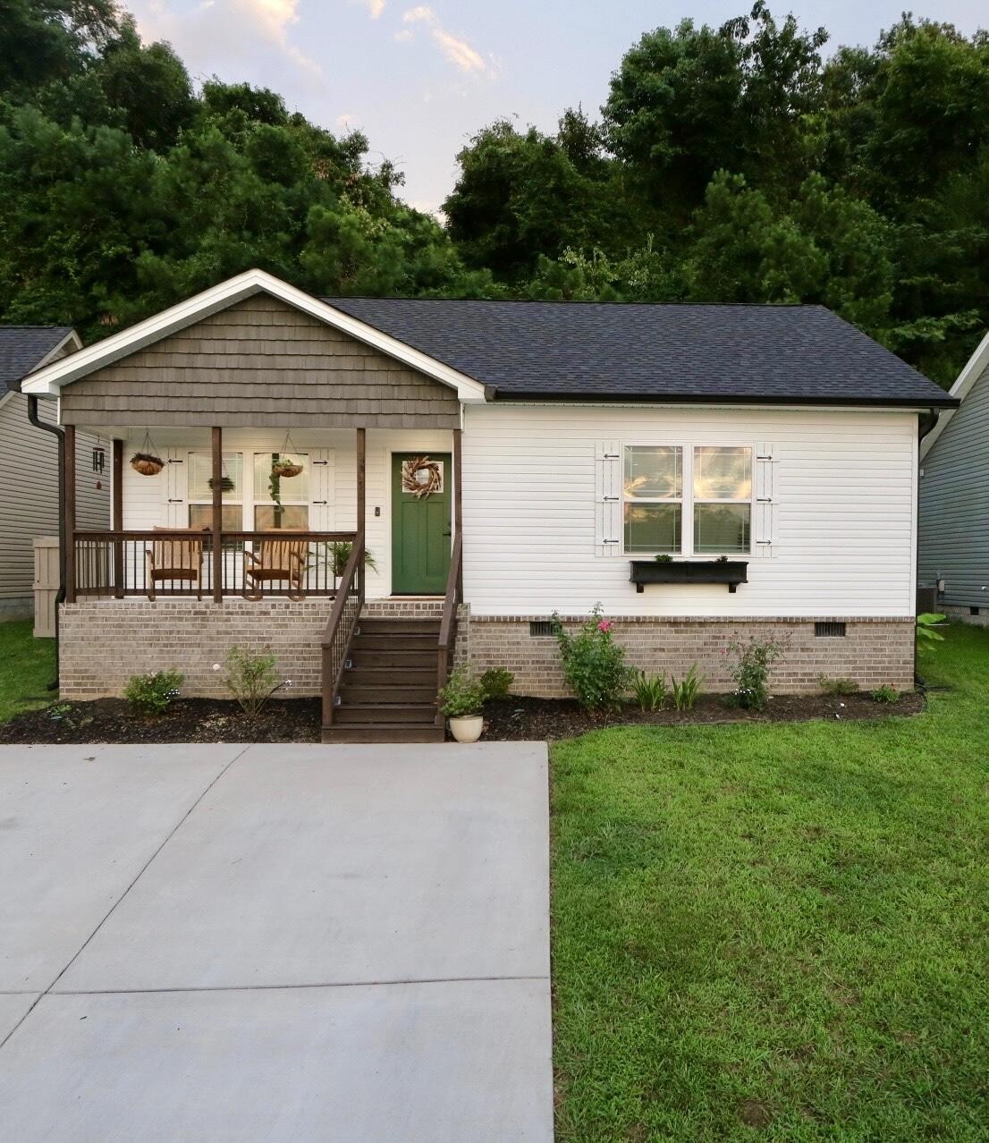 1650 Southern Heights Circle, Se Property Photo 2