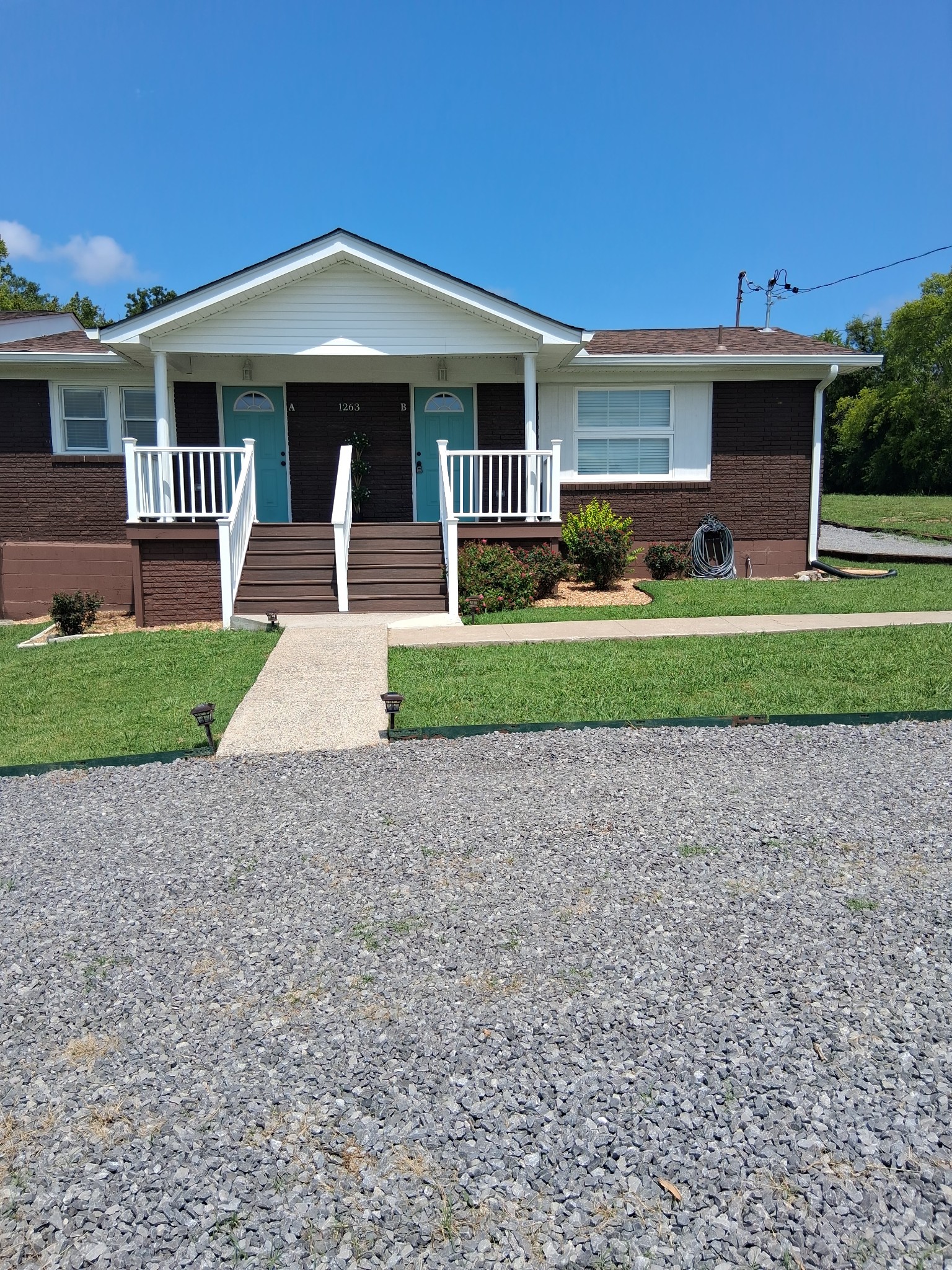 1263 Avondale Rd Property Photo 1
