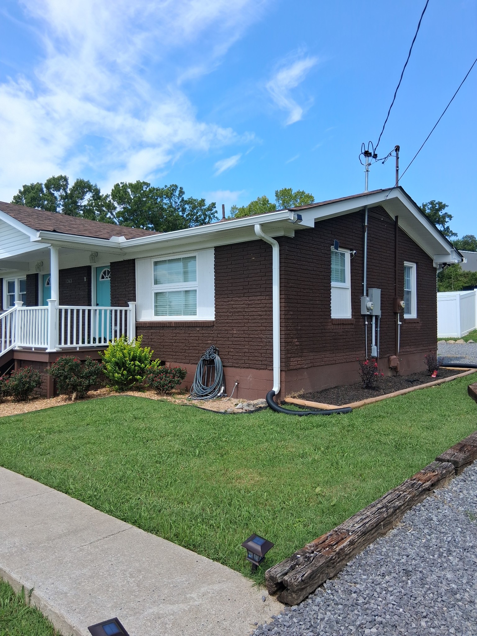 1263 Avondale Rd Property Photo 2