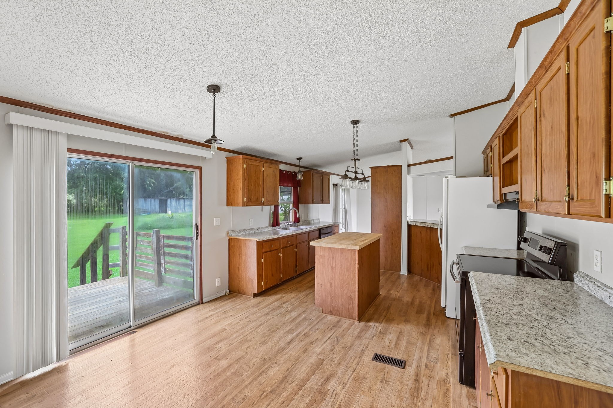17 Light Ln Property Photo 14