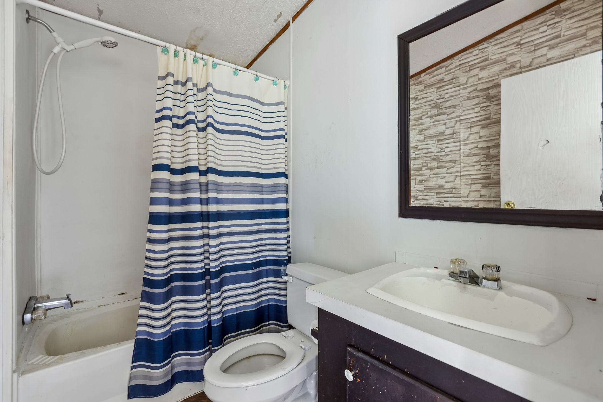 17 Light Ln Property Photo 36