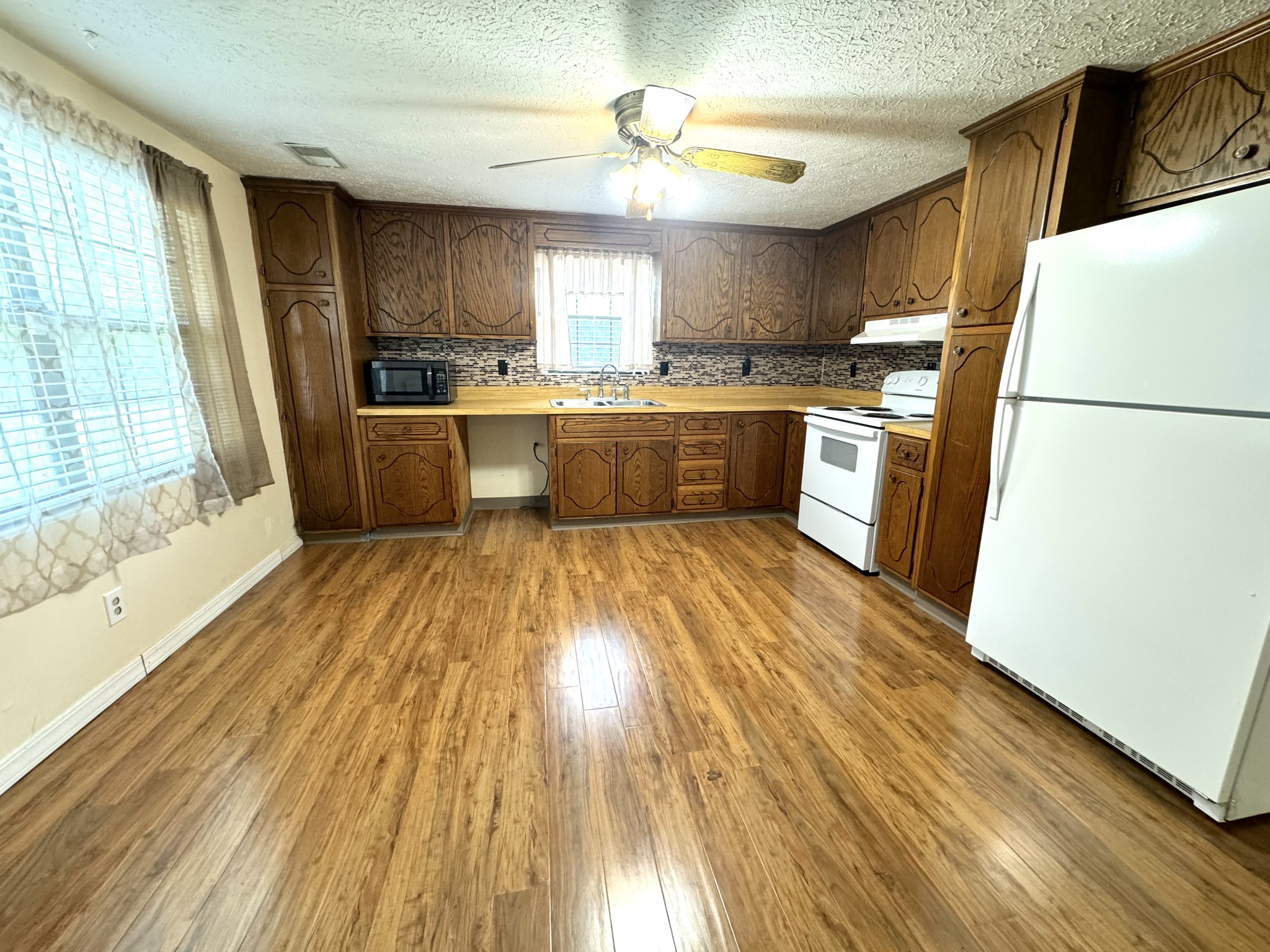 1202 Pickle Knight Rd Property Photo 3