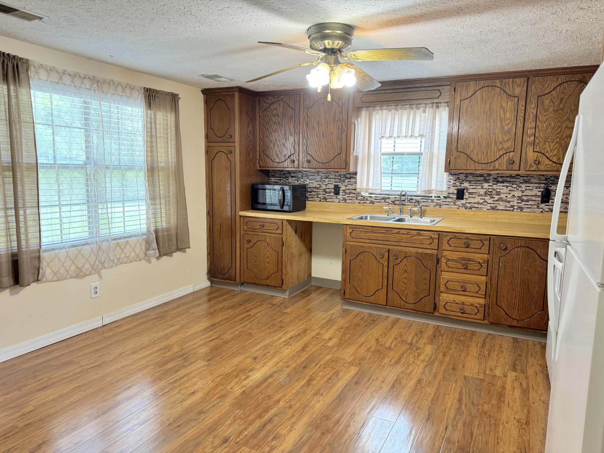1202 Pickle Knight Rd Property Photo 4