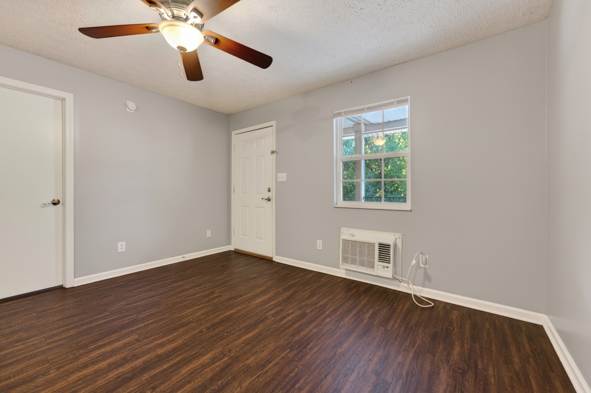 765 Robb Ave Property Photo 7