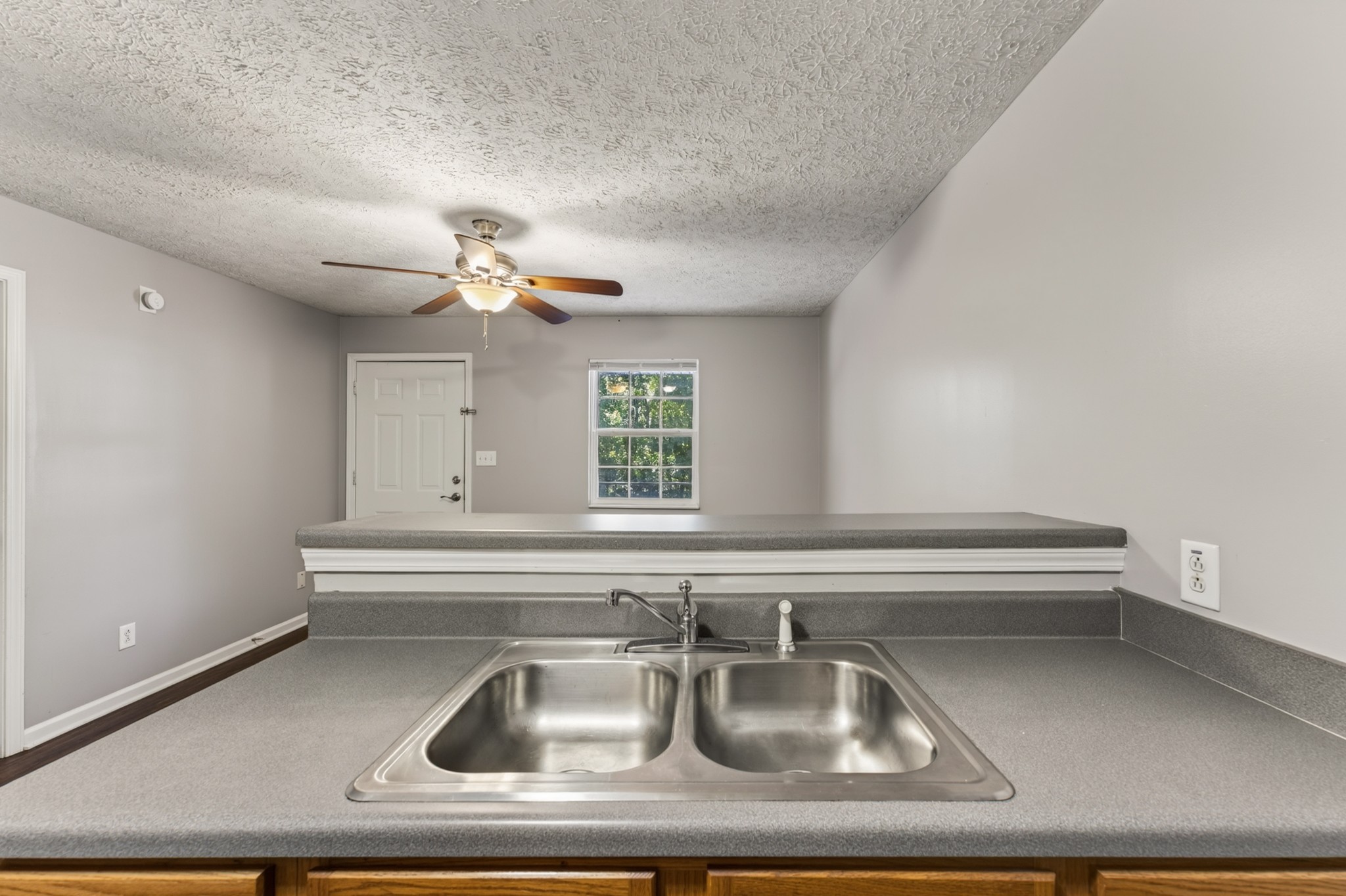 765 Robb Ave Property Photo 14