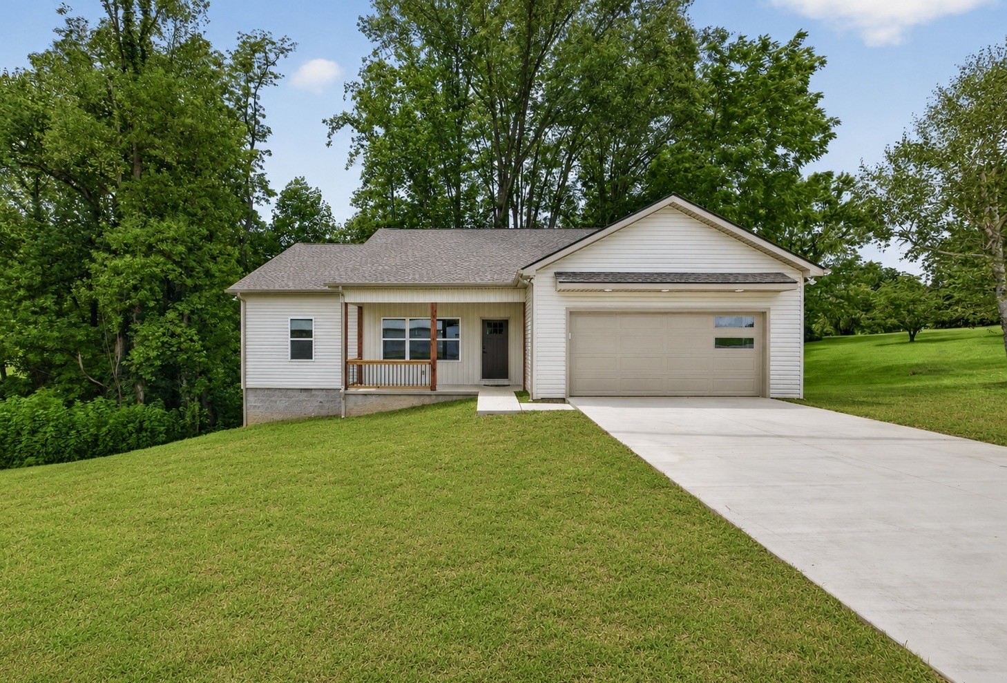 8634 Holmes Creek Rd Property Photo 1