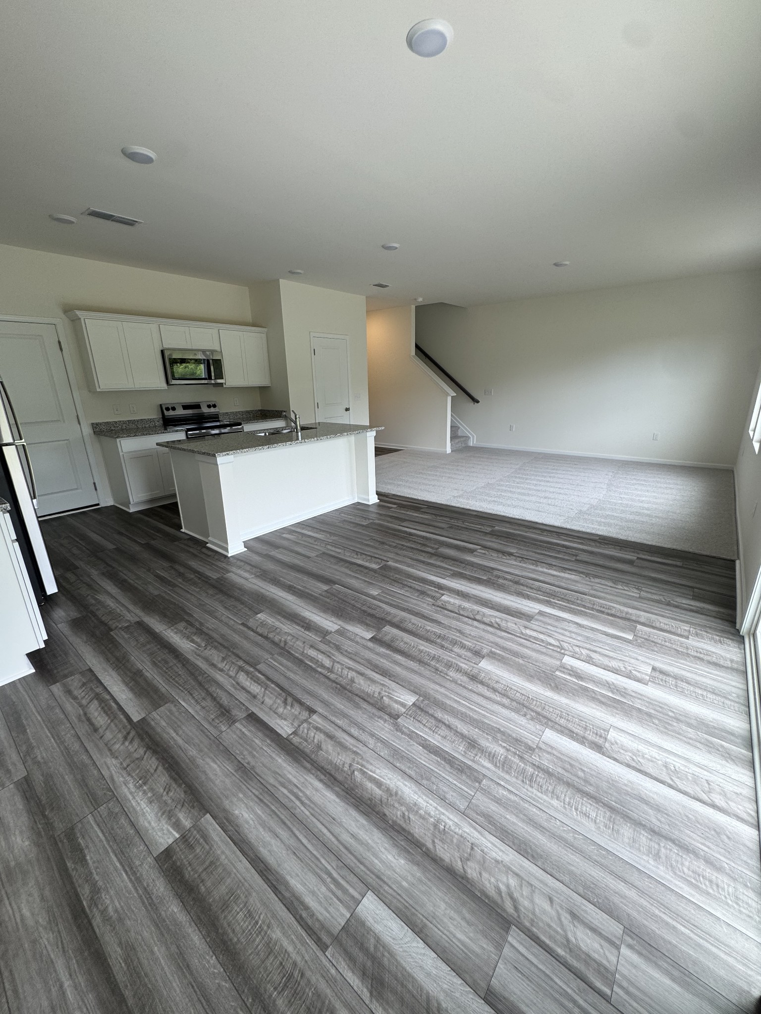 181 Snowdrop Ave Property Photo 2