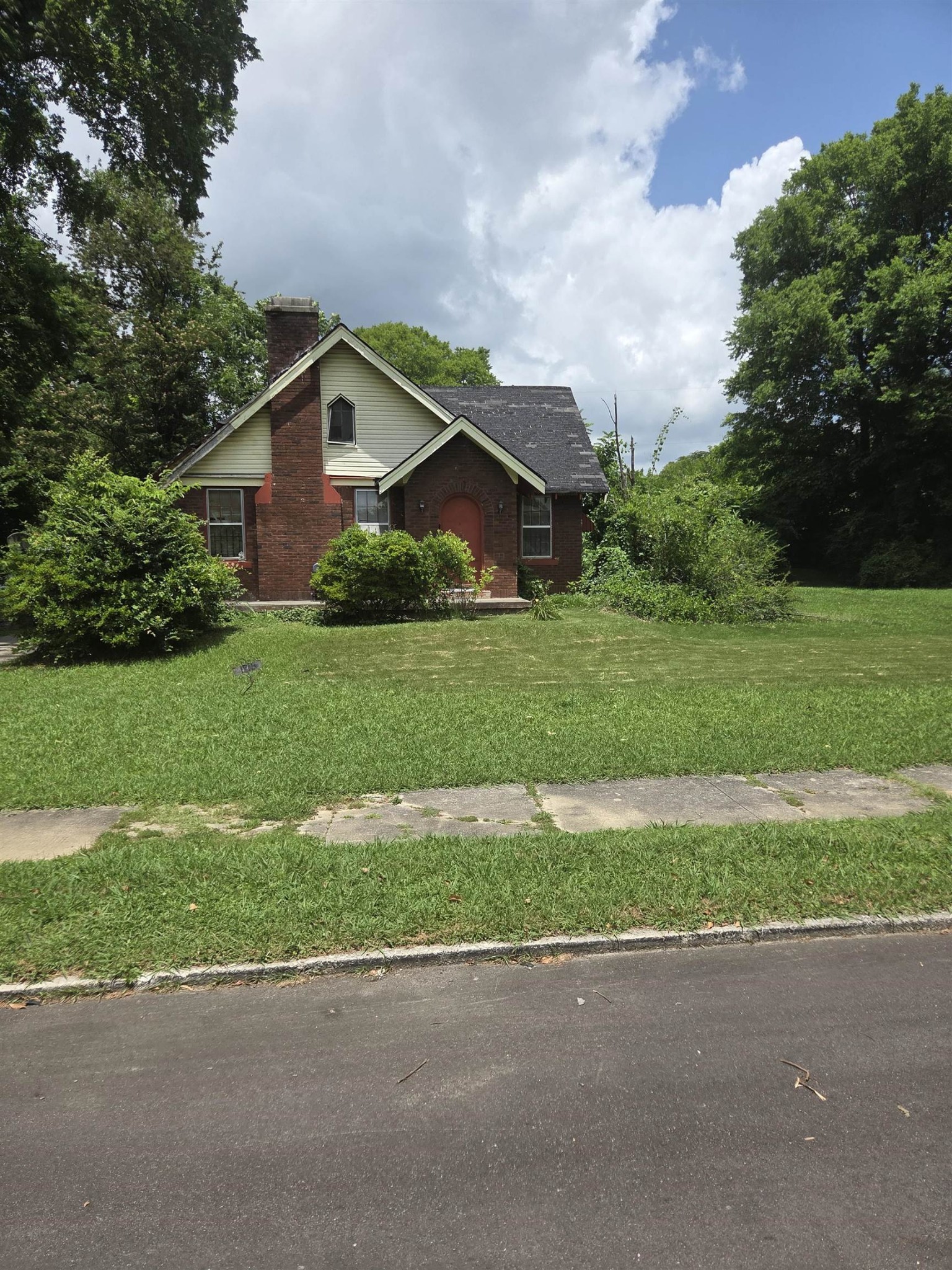 1816 Waverly Ave Property Photo 1