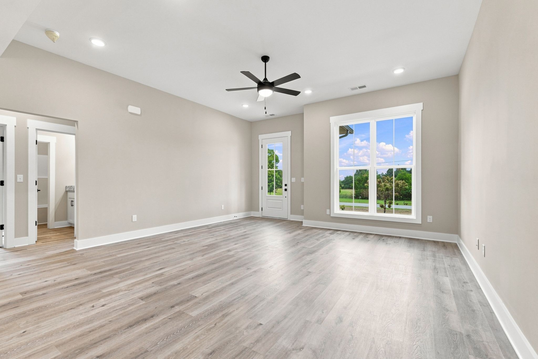 2891 Ferrells Branch Rd Property Photo 4