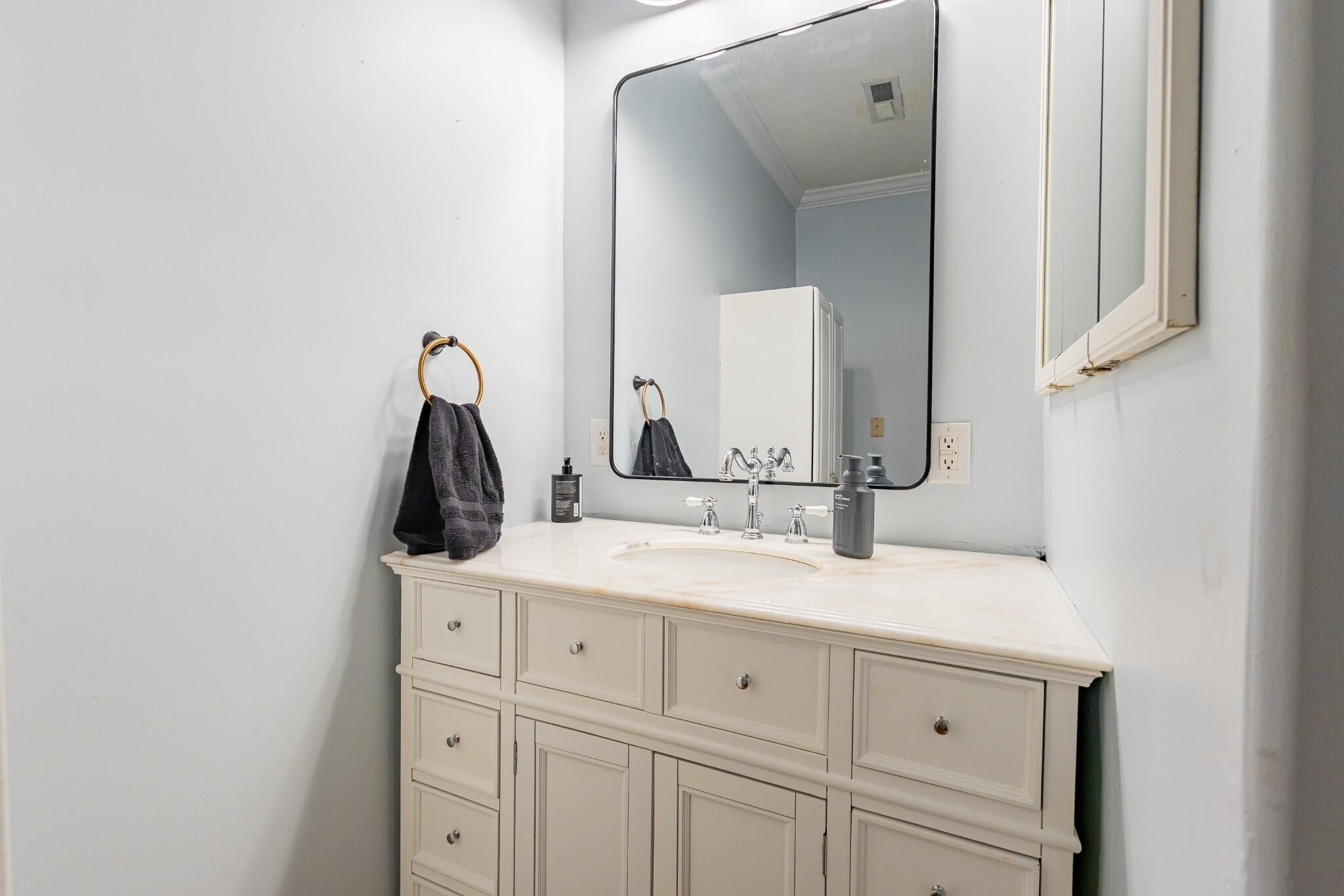 173 Bellview Avenue, N Property Photo 1